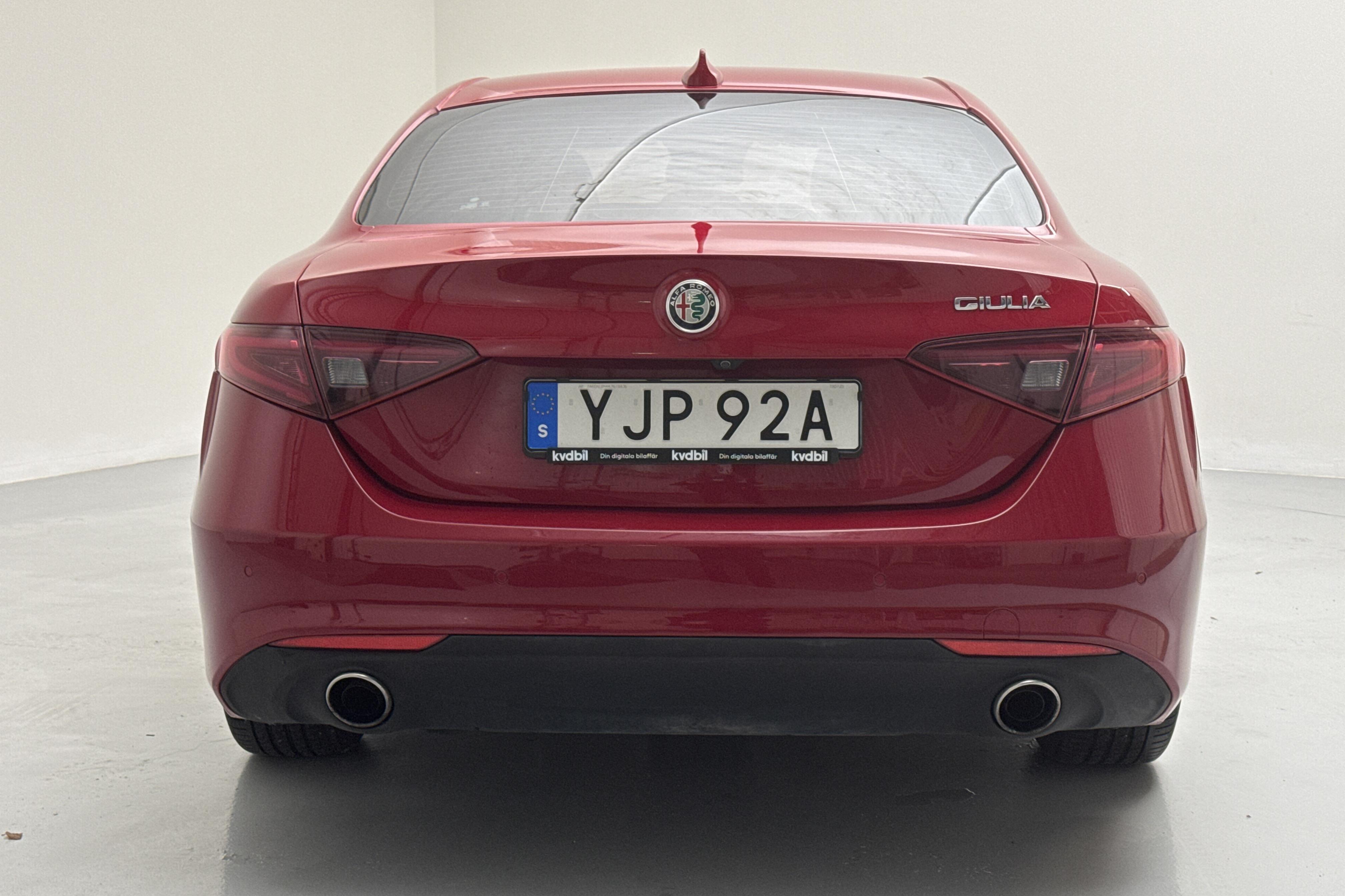 Alfa Romeo Giulia 2.0 (200hk) - 105 570 km - Automatyczna - Dark Red - 2019