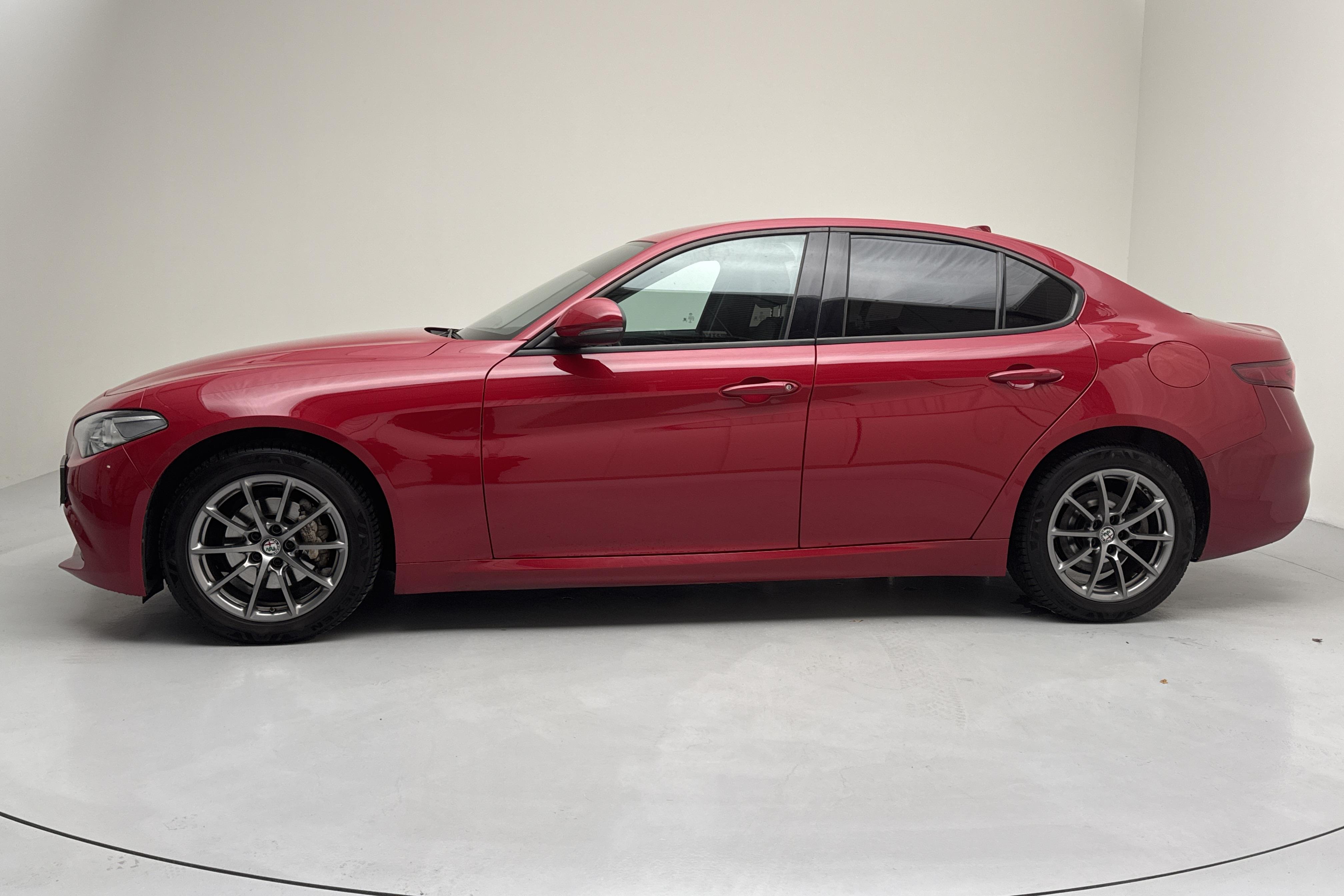 Alfa Romeo Giulia 2.0 (200hk) - 105 570 km - Automatyczna - Dark Red - 2019