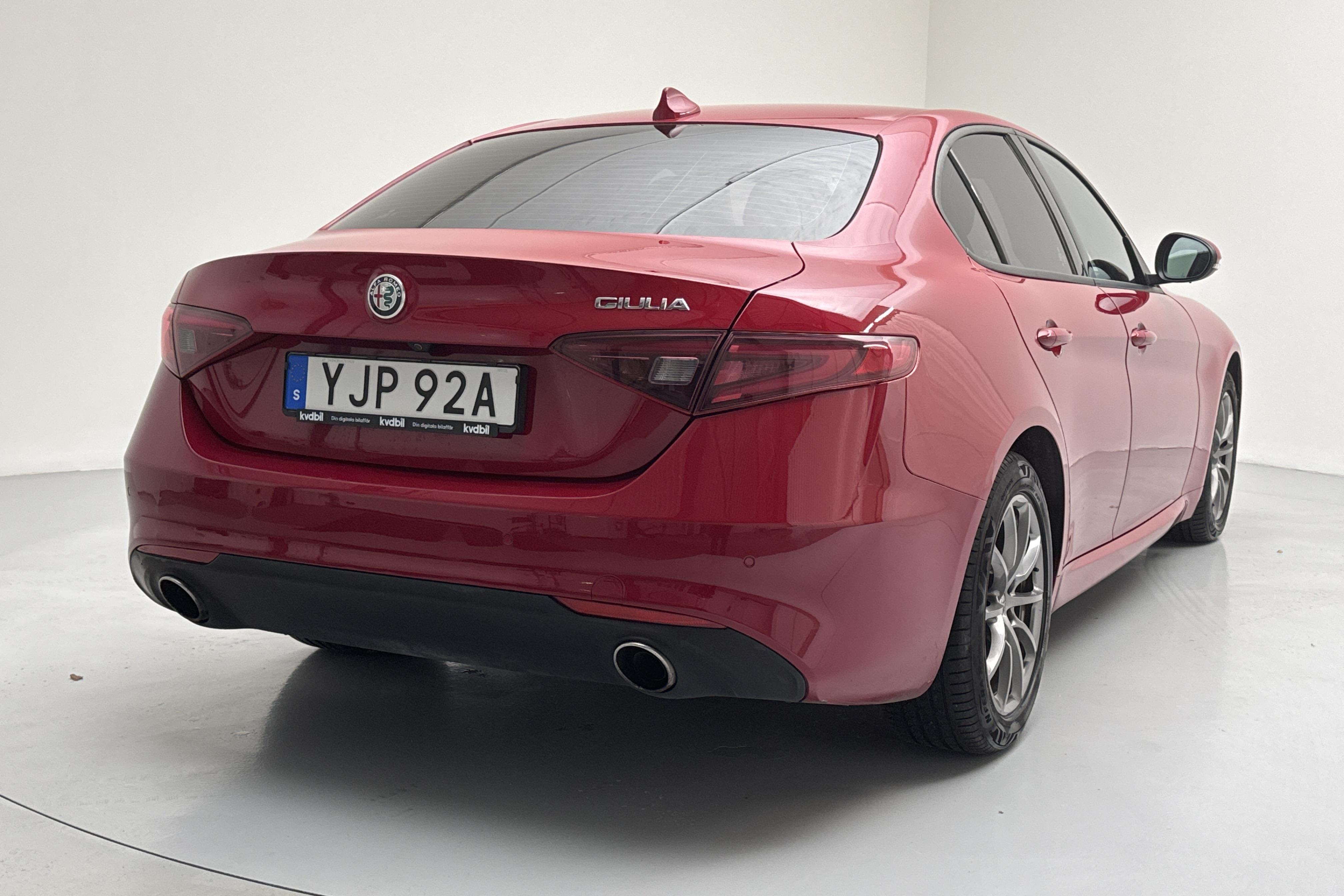 Alfa Romeo Giulia 2.0 (200hk) - 105 570 km - Automatyczna - Dark Red - 2019