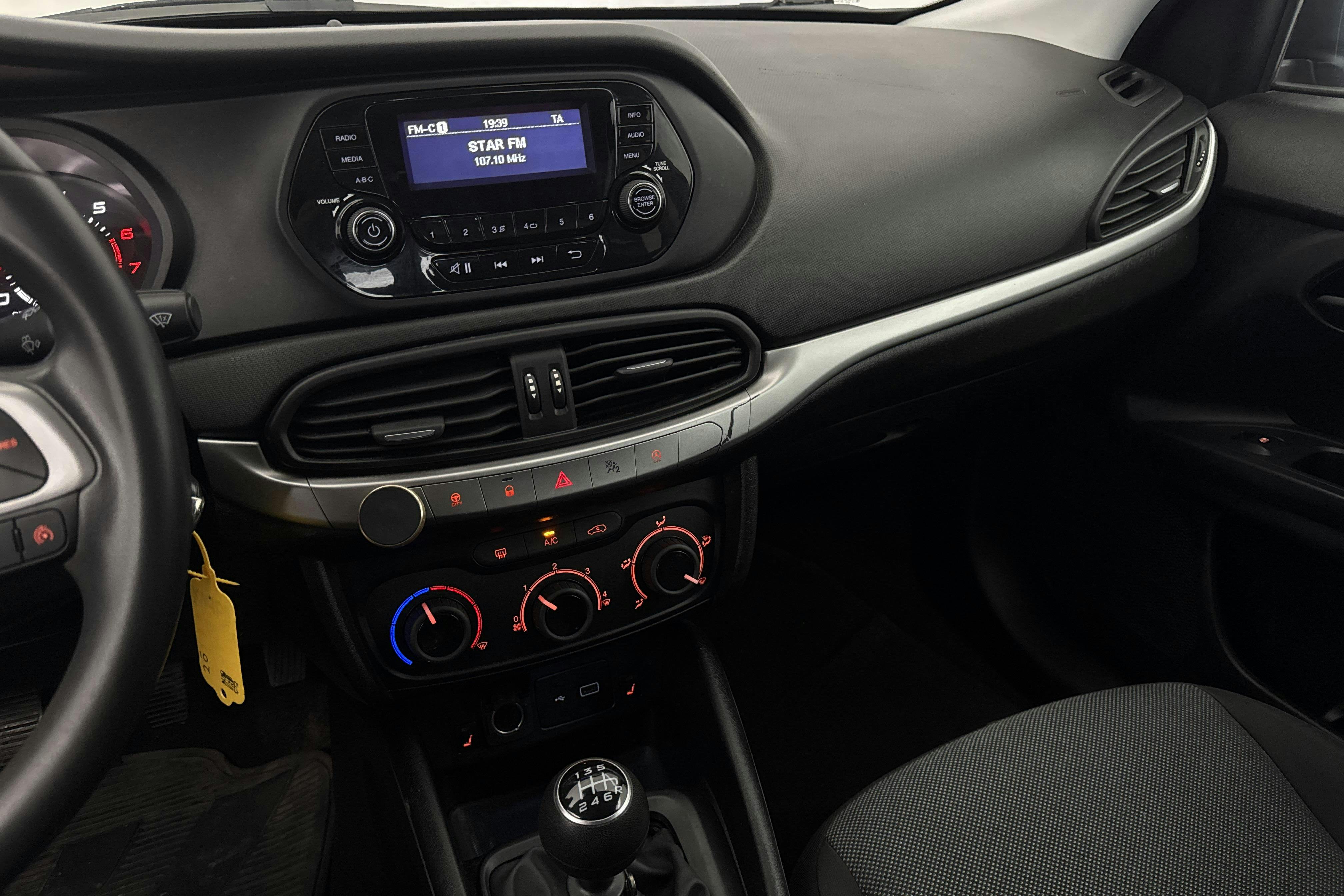 Fiat Tipo 1.4 5dr (95hk) - 115 410 km - Käsitsi - punane - 2019