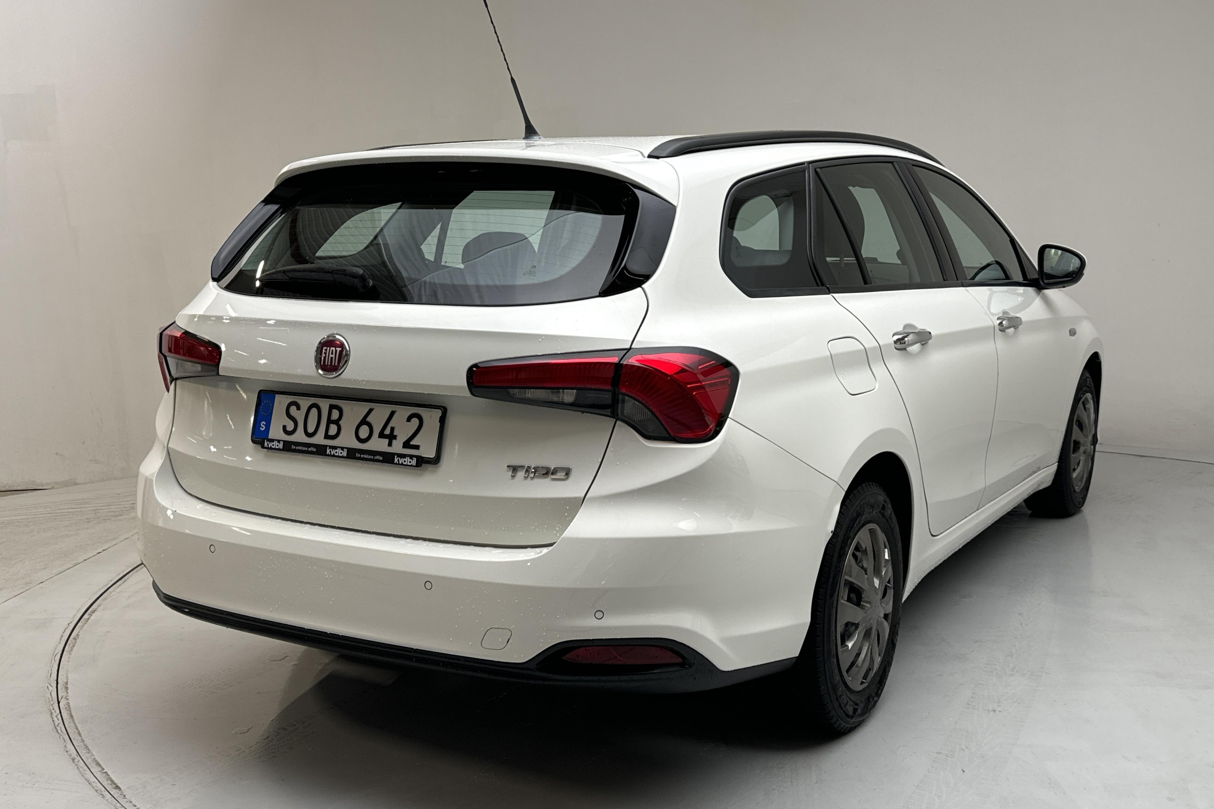 Fiat Tipo 1.6 E-Torq Kombi (110hk) - 7 983 mil - Automat - vit - 2017