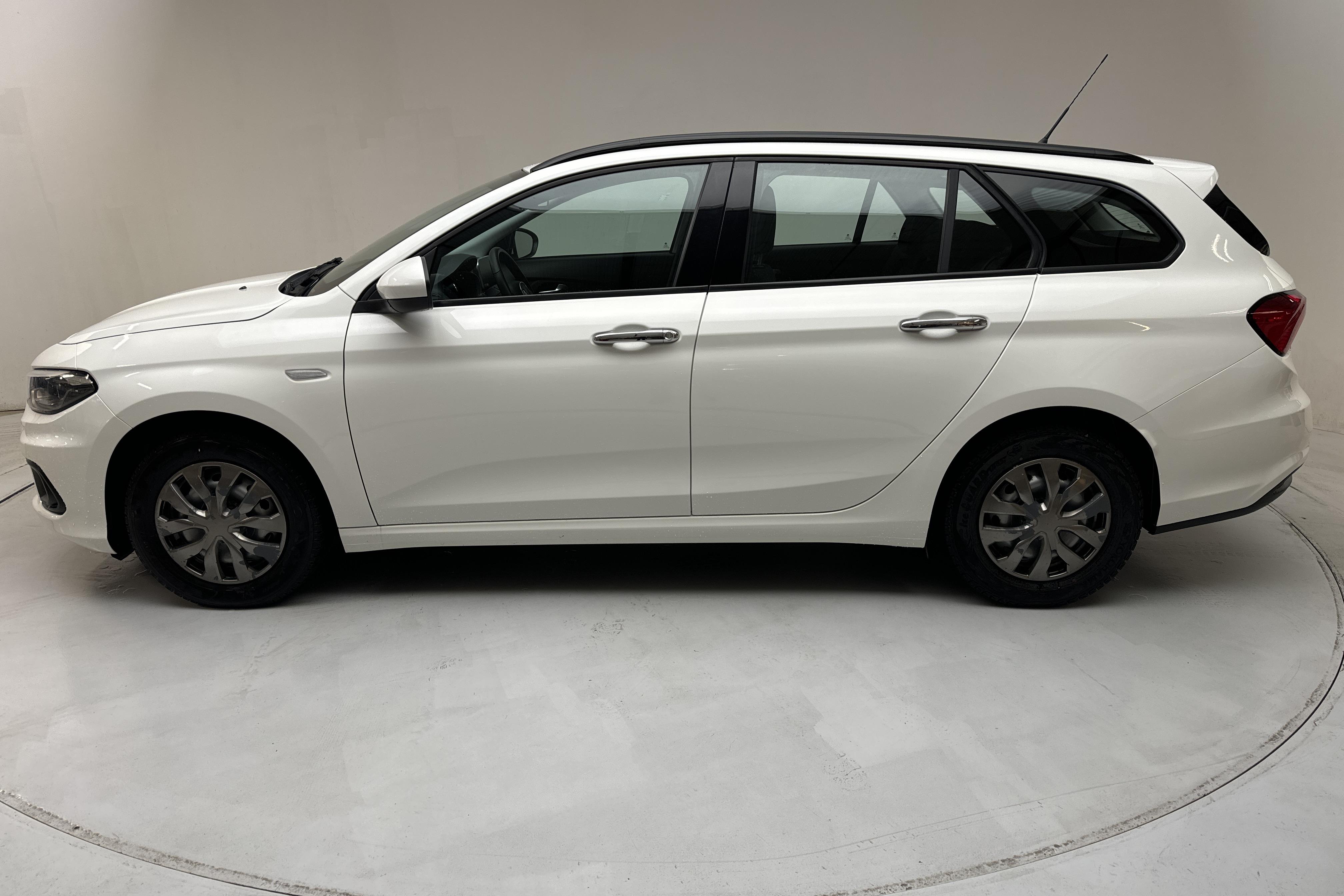 Fiat Tipo 1.6 E-Torq Kombi (110hk) - 7 983 mil - Automat - vit - 2017