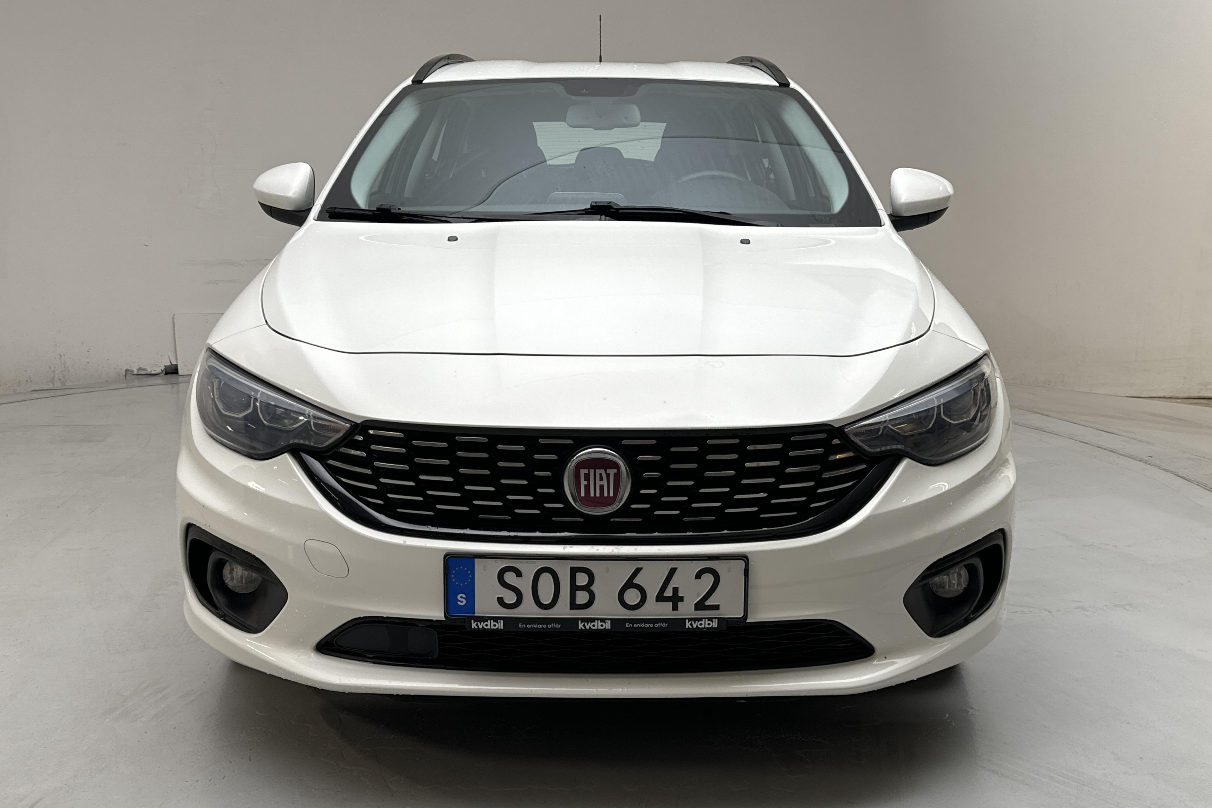 Fiat Tipo 1.6 E-Torq Kombi (110hk) - 7 983 mil - Automat - vit - 2017