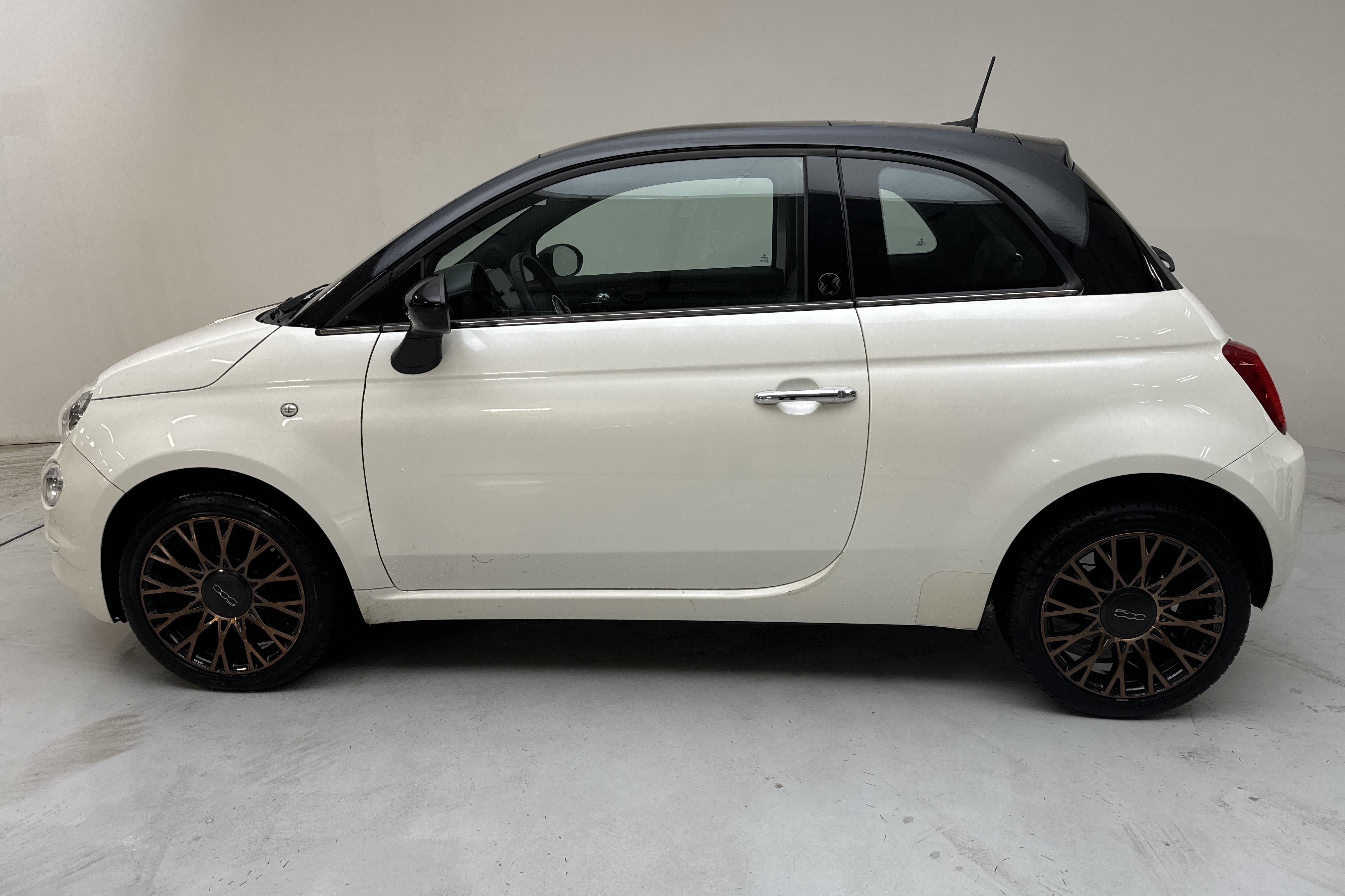 Fiat 500 1.2 (69hk) - 4 915 mil - Manuell - vit - 2019