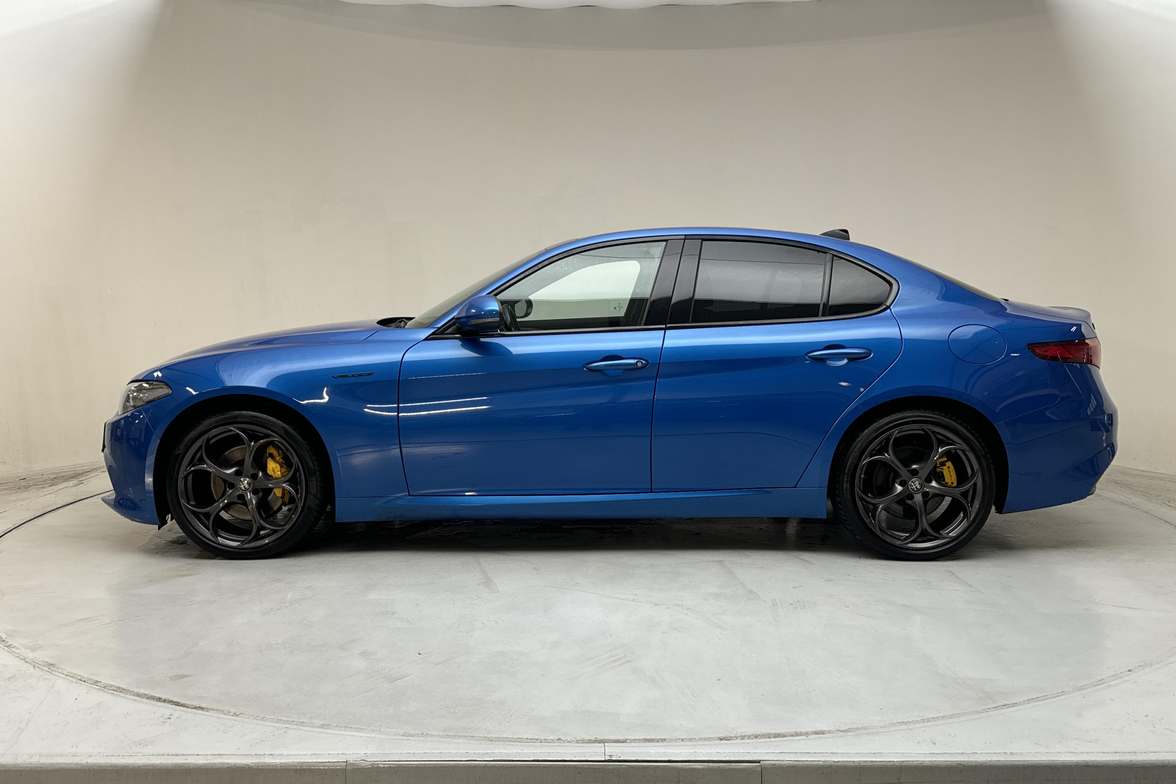 Alfa Romeo Giulia 2.0 AWD (280hk) - 12 247 mil - Automat - blå - 2020