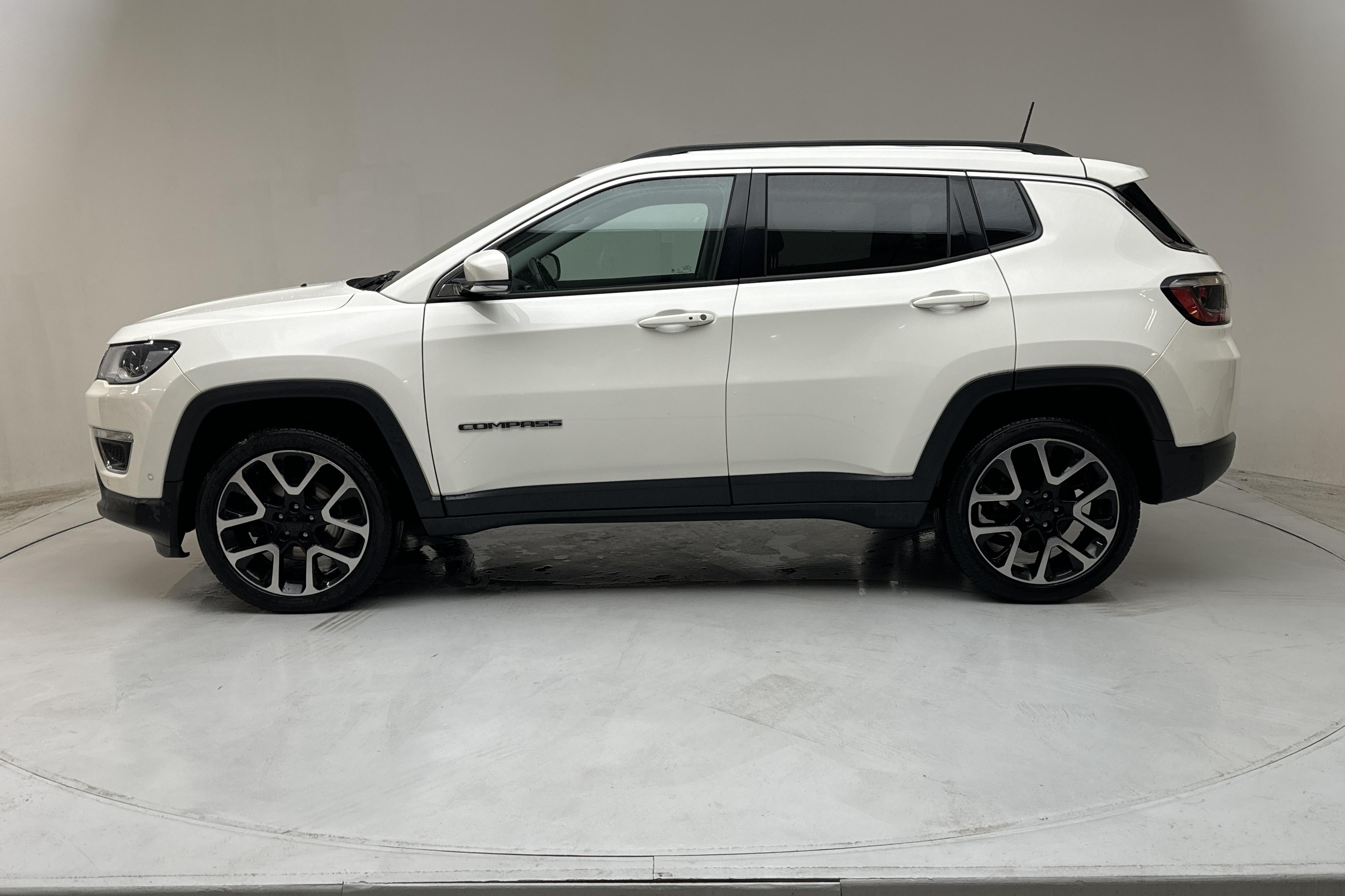 Jeep Compass 1.4 Multiair 4WD (170hk) - 8 412 mil - Automat - vit - 2019