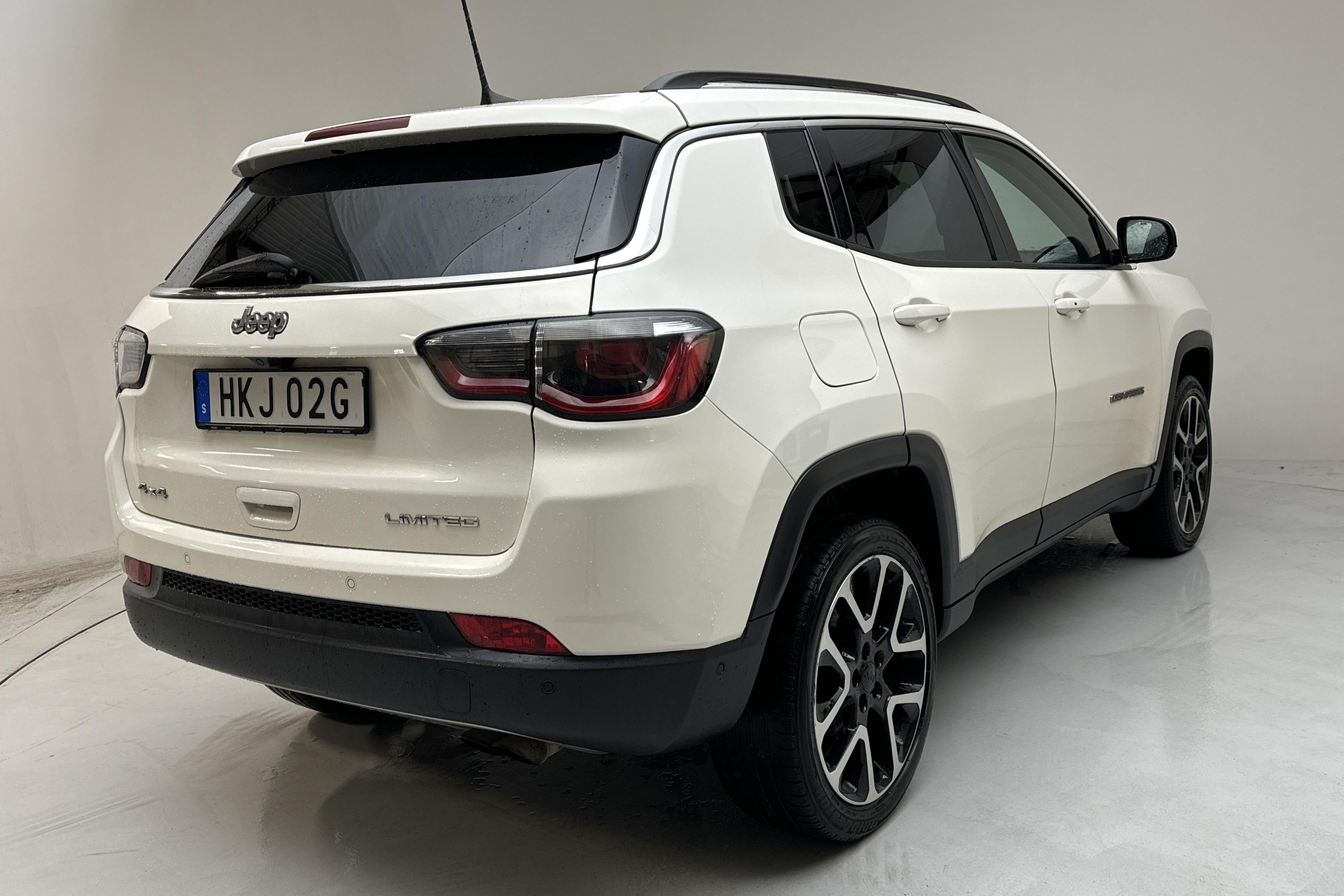 Jeep Compass 1.4 Multiair 4WD (170hk) - 8 412 mil - Automat - vit - 2019