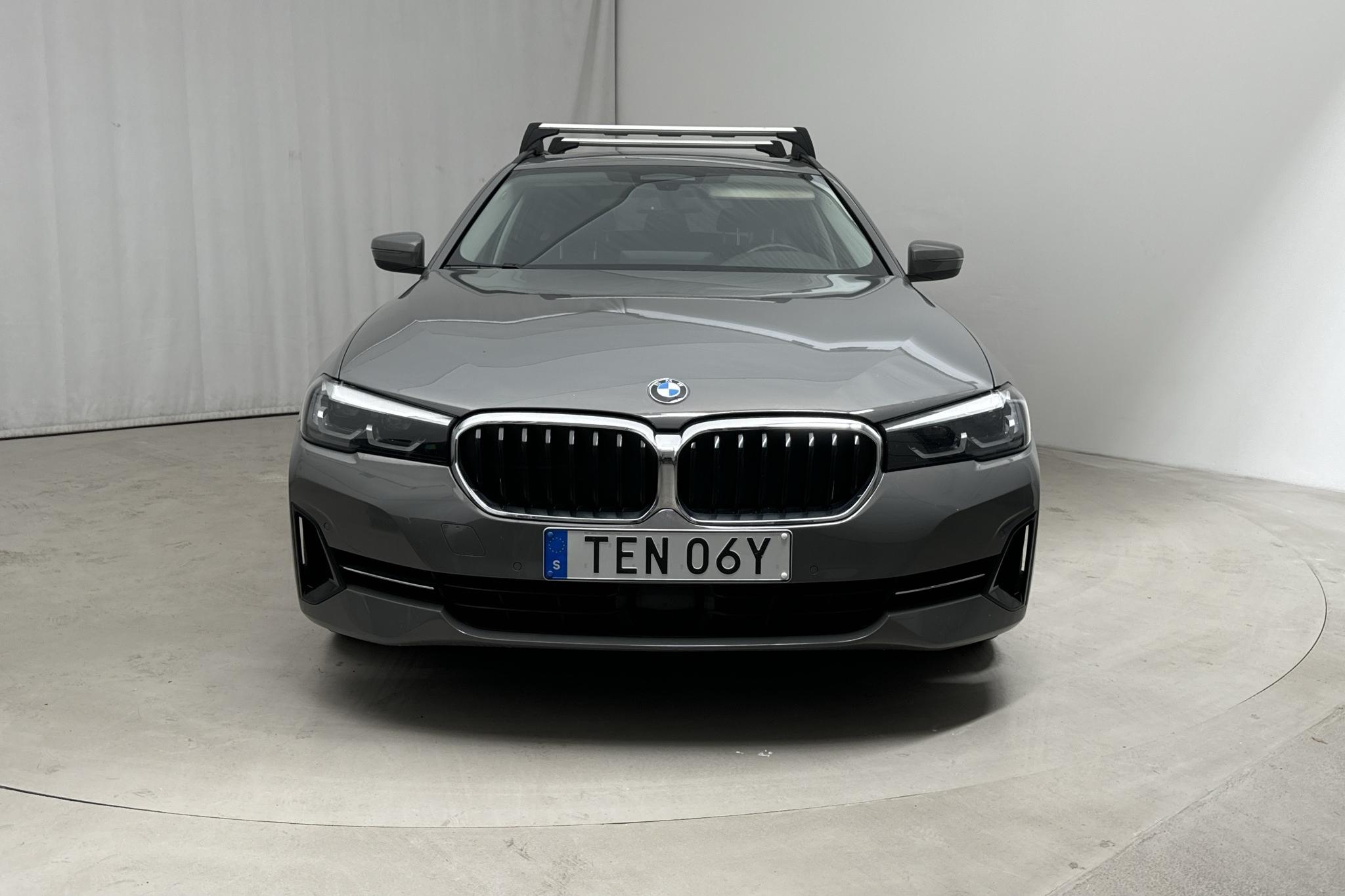 BMW 530e xDrive Touring, G31 12kWh LCI (292hk) - 107 740 km - Automatic - gray - 2021