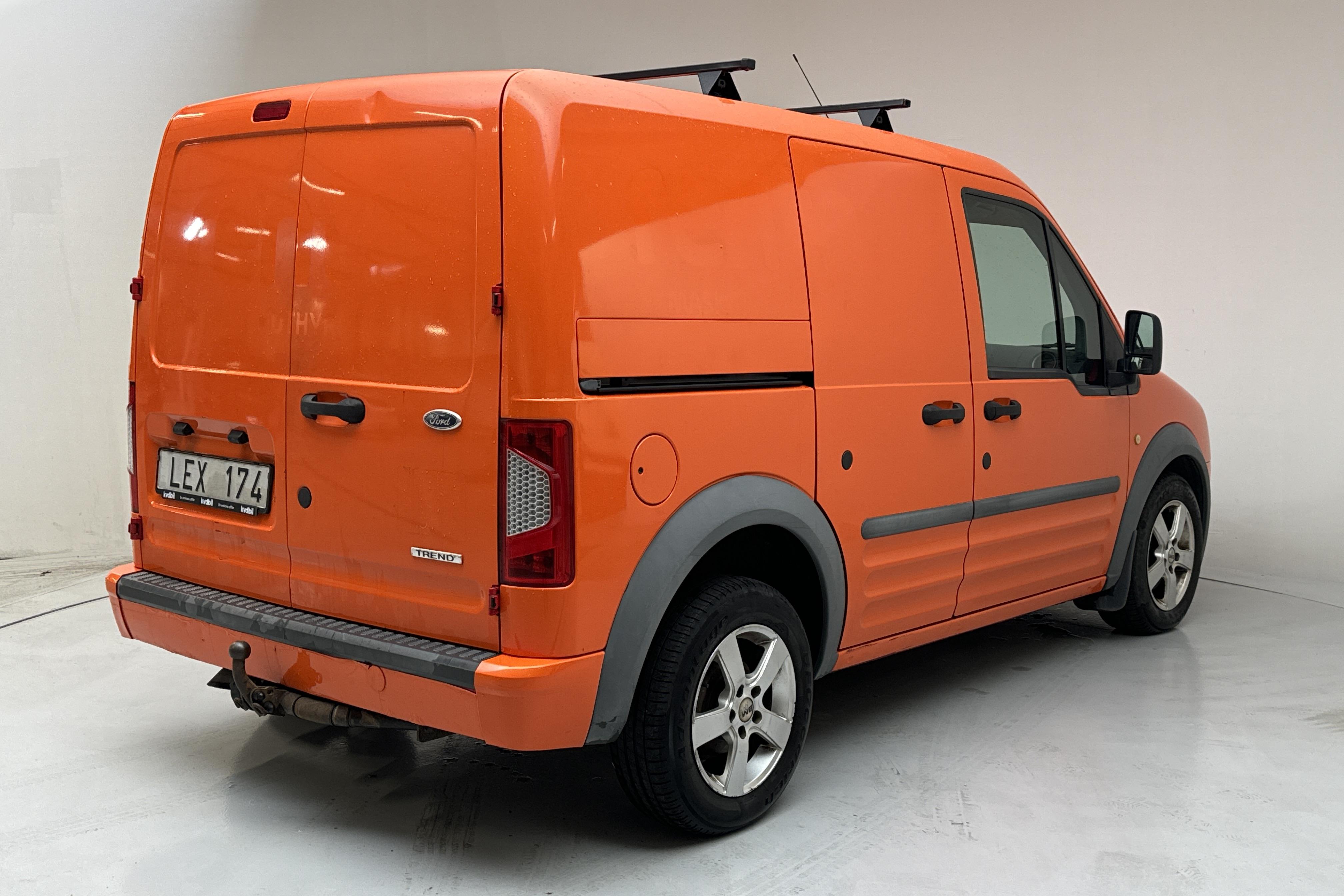 Ford Transit Connect 1.8 TDCi (90hk) - 123 060 km - Manualna - Pomarańczowy - 2011