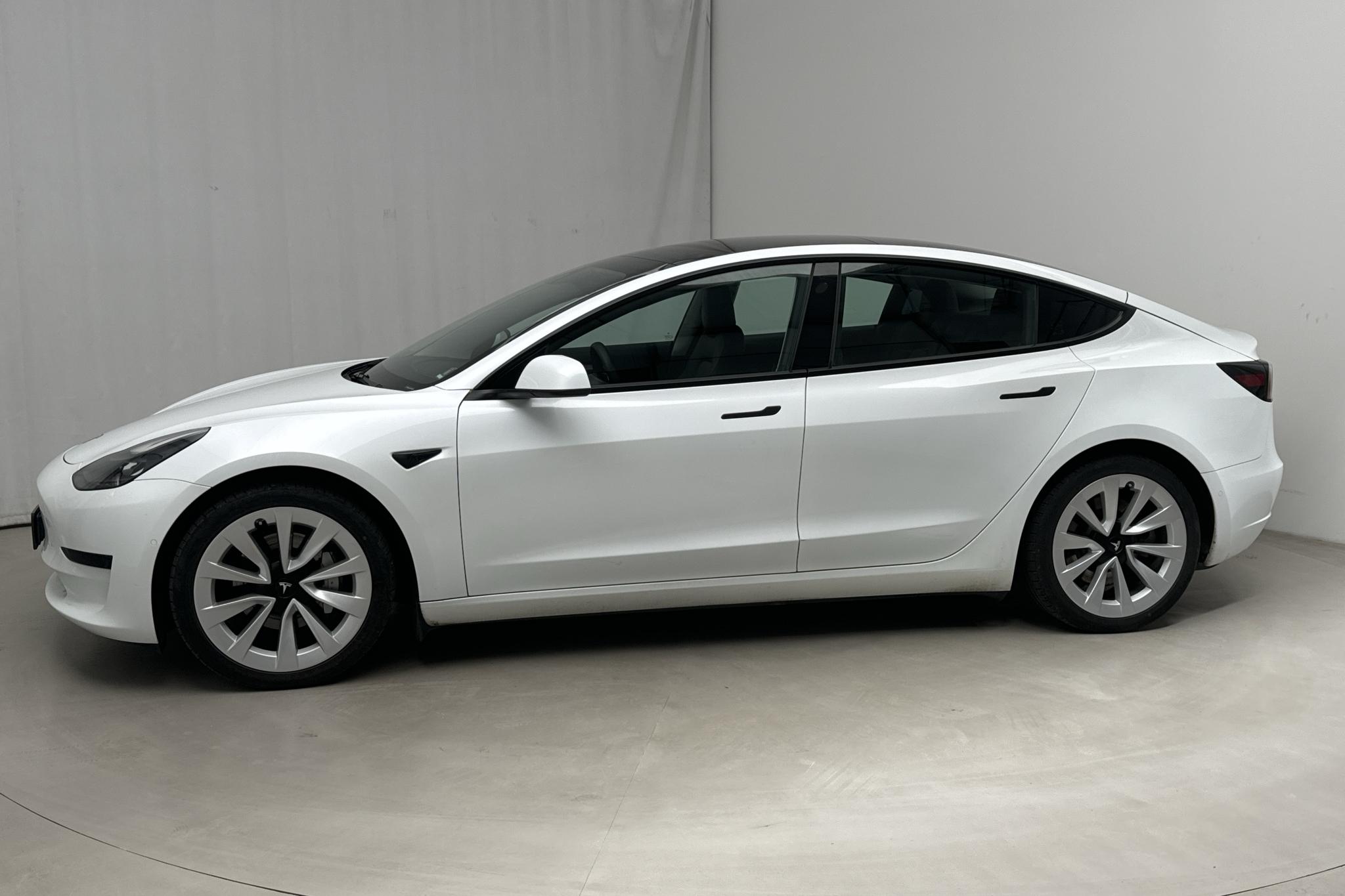 Tesla Model 3 Standard Range RWD - 106 050 km - Automatic - white - 2021