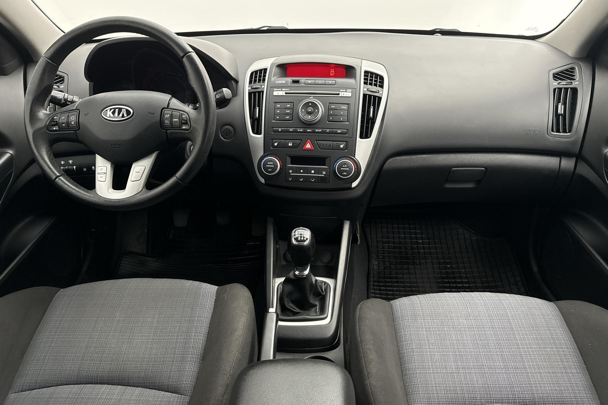 KIA Cee'd 1.6 CRDi SW (128hk) - 139 770 km - Manual - black - 2011