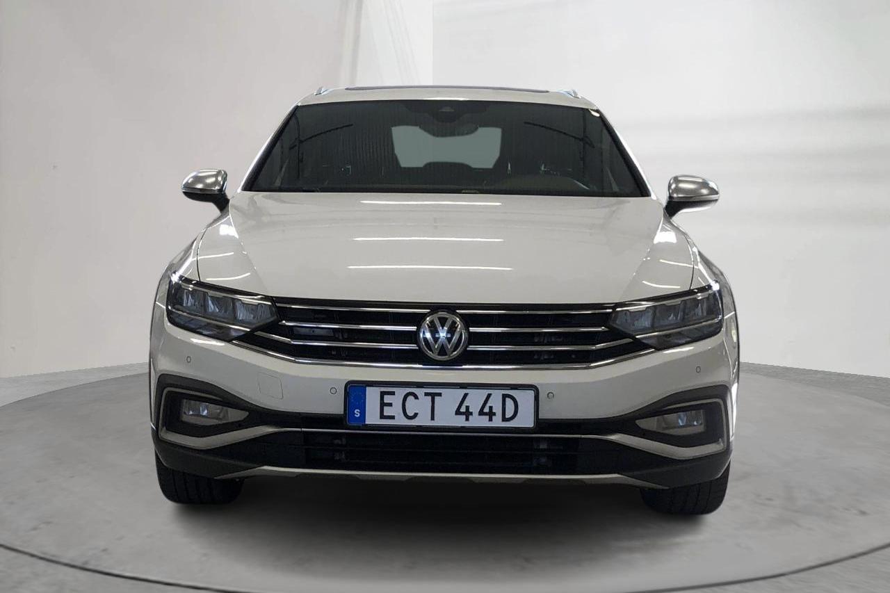 VW Passat Alltrack 2.0 TDI Sportscombi 4MOTION (190hk) - 185 780 km - Automatyczna - biały - 2020