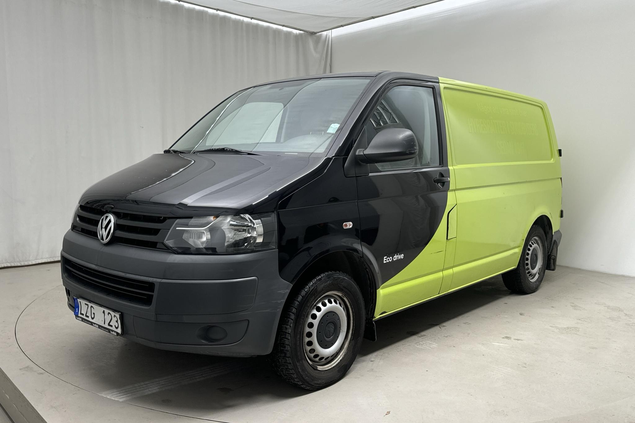 VW Transporter T5 2.0 Ecofuel (115hk) - 84 760 km - Manualna - czarny - 2012