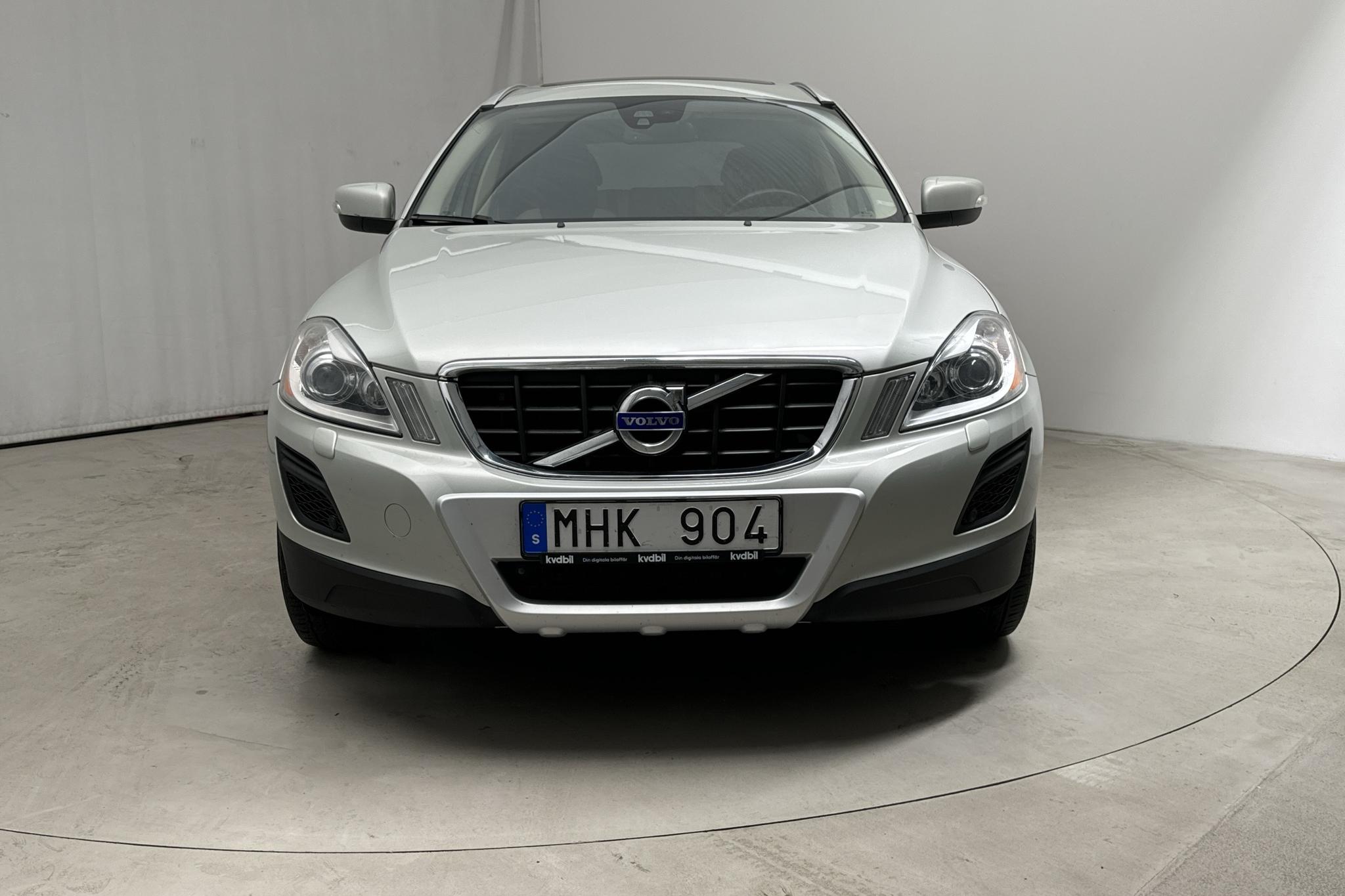 Volvo XC60 D5 AWD (215hk) - 248 820 km - Automaatne - valge - 2012