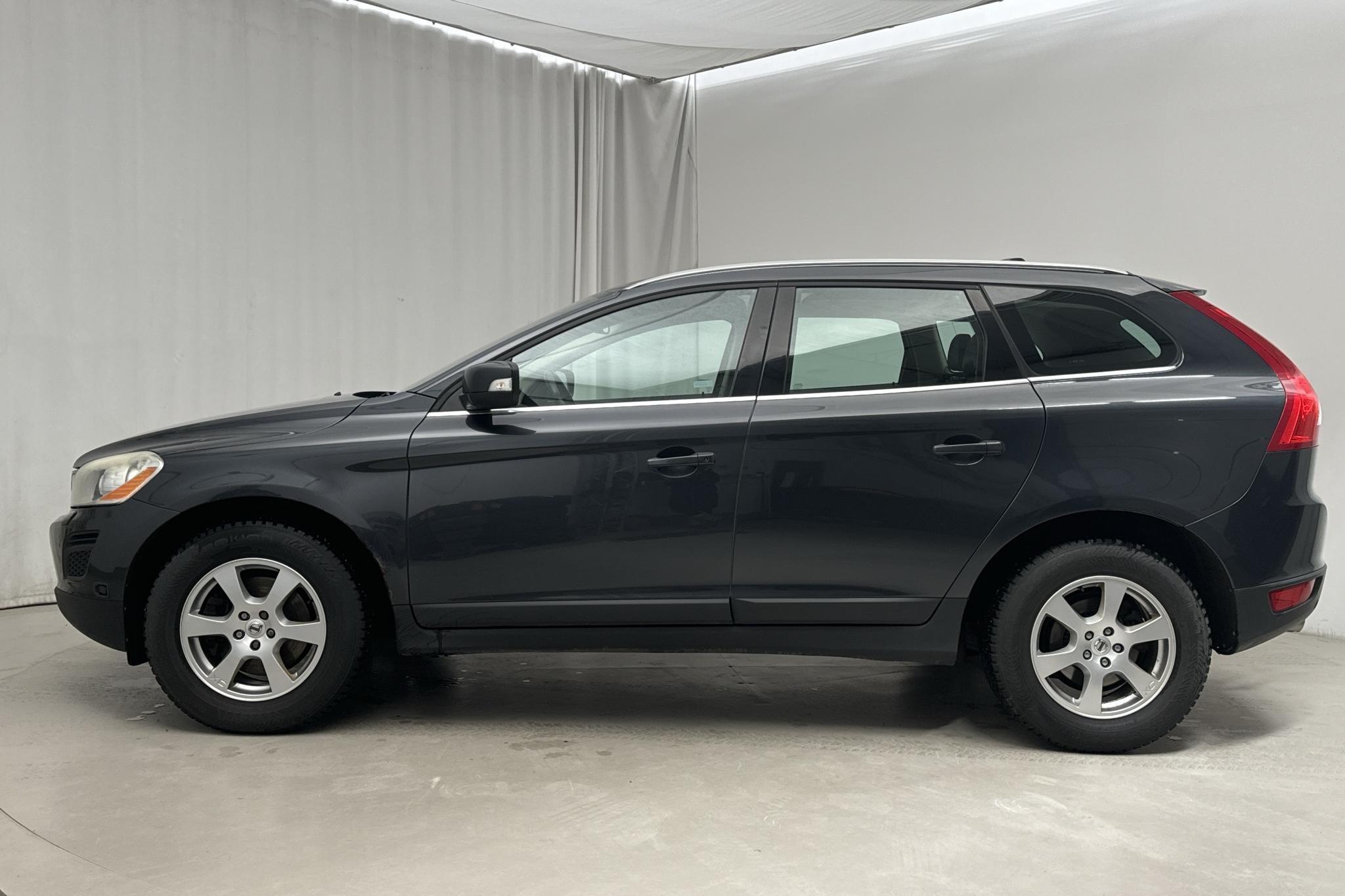 Volvo XC60 D5 AWD (205hk) - 262 160 km - Automaattinen - harmaa - 2011