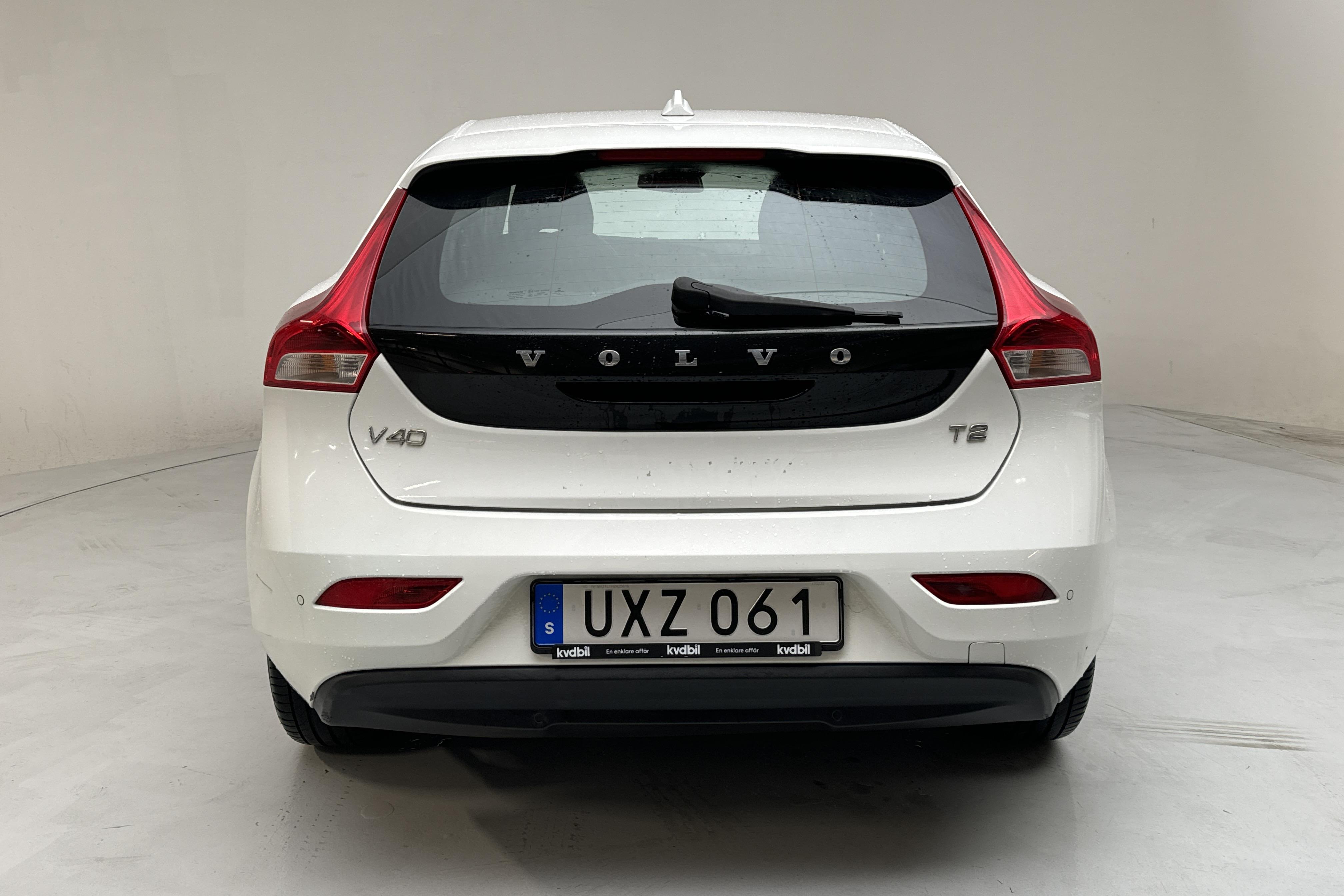 Volvo V40 T2 (122hk) - 91 810 km - Manual - white - 2017