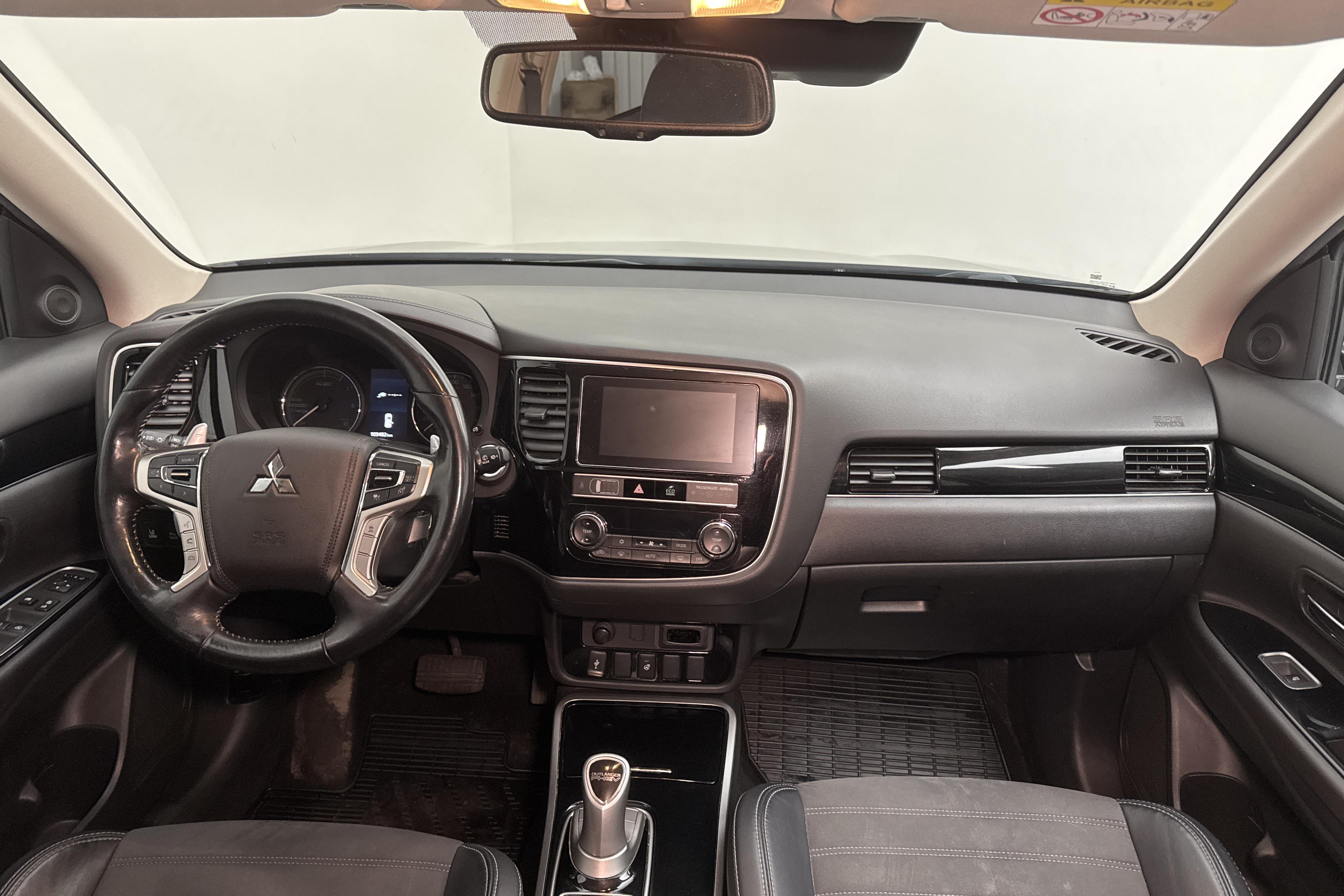 Mitsubishi Outlander 2.4 Plug-in Hybrid 4WD (136hk) - 109 480 km - Automatyczna - czarny - 2019