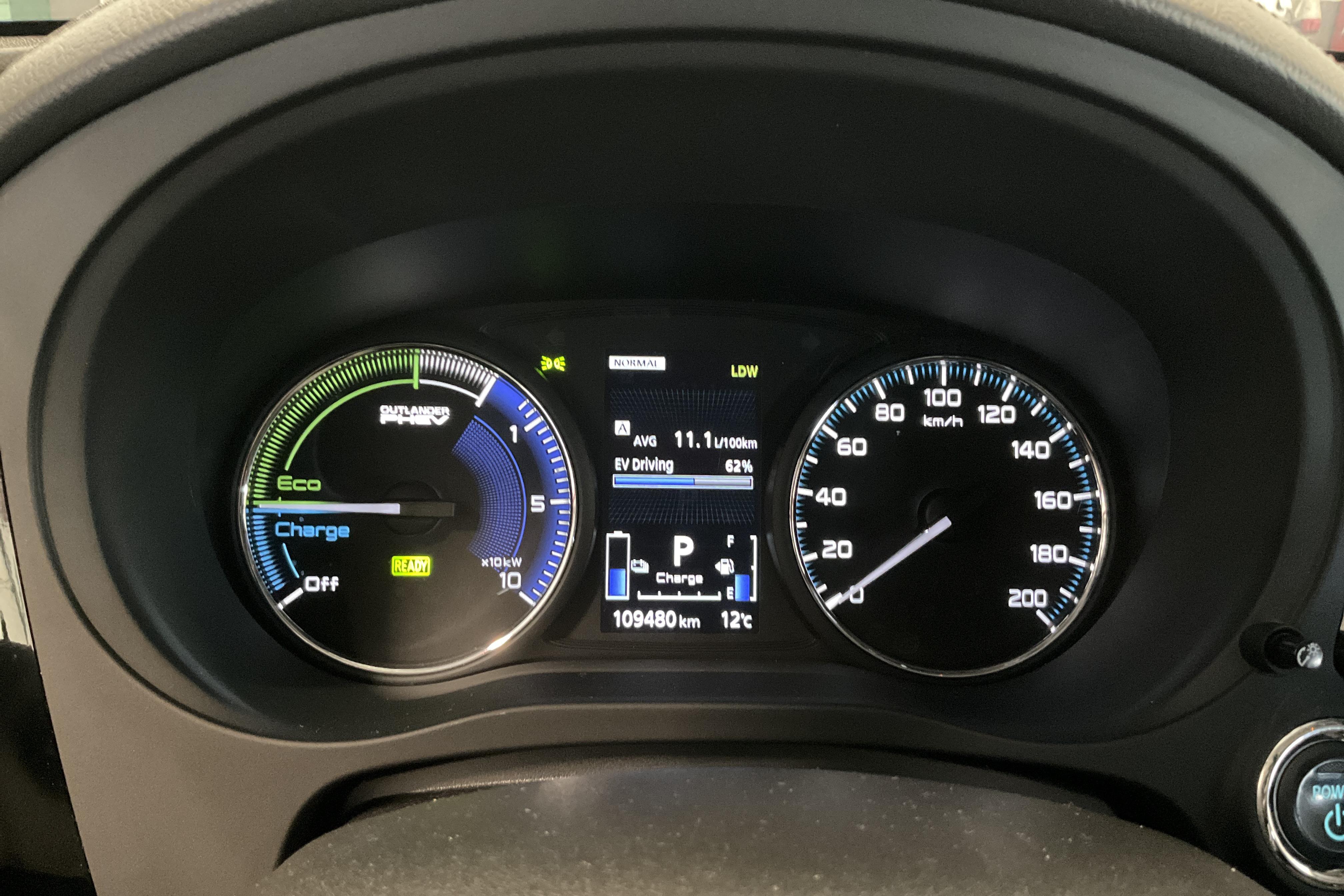 Mitsubishi Outlander 2.4 Plug-in Hybrid 4WD (136hk) - 109 480 km - Automatyczna - czarny - 2019