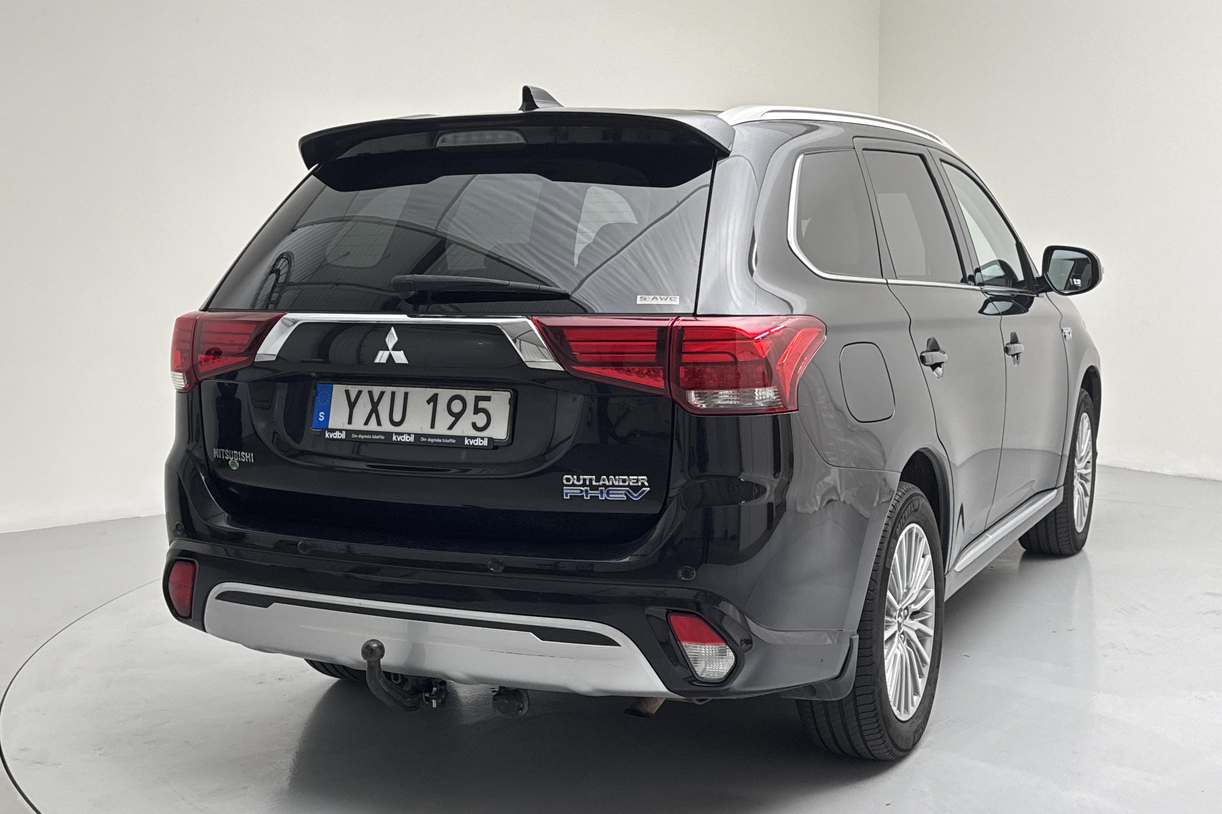 Mitsubishi Outlander 2.4 Plug-in Hybrid 4WD (136hk) - 109 480 km - Automatyczna - czarny - 2019