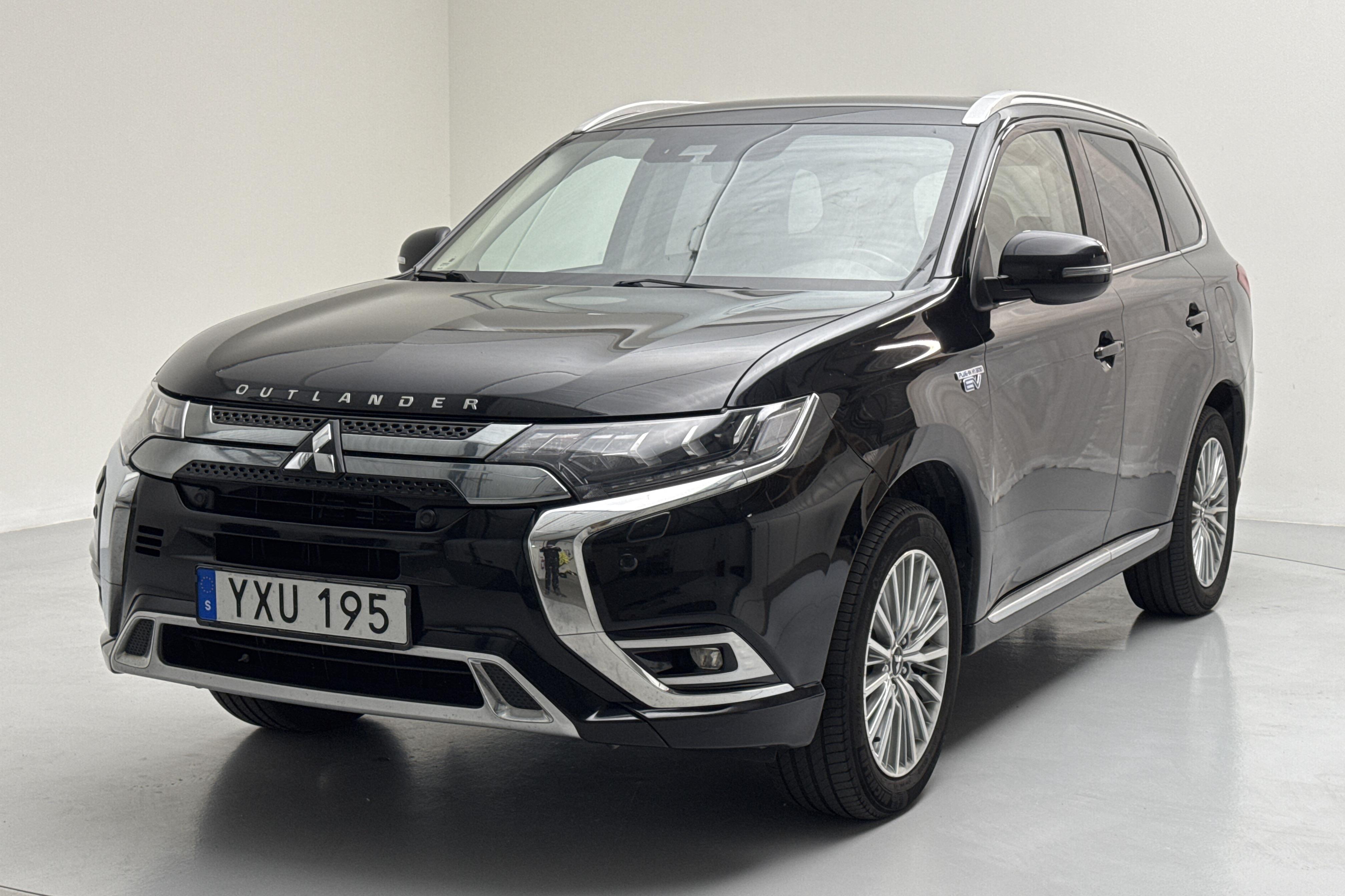 Mitsubishi Outlander 2.4 Plug-in Hybrid 4WD (136hk) - 109 480 km - Automaatne - must - 2019