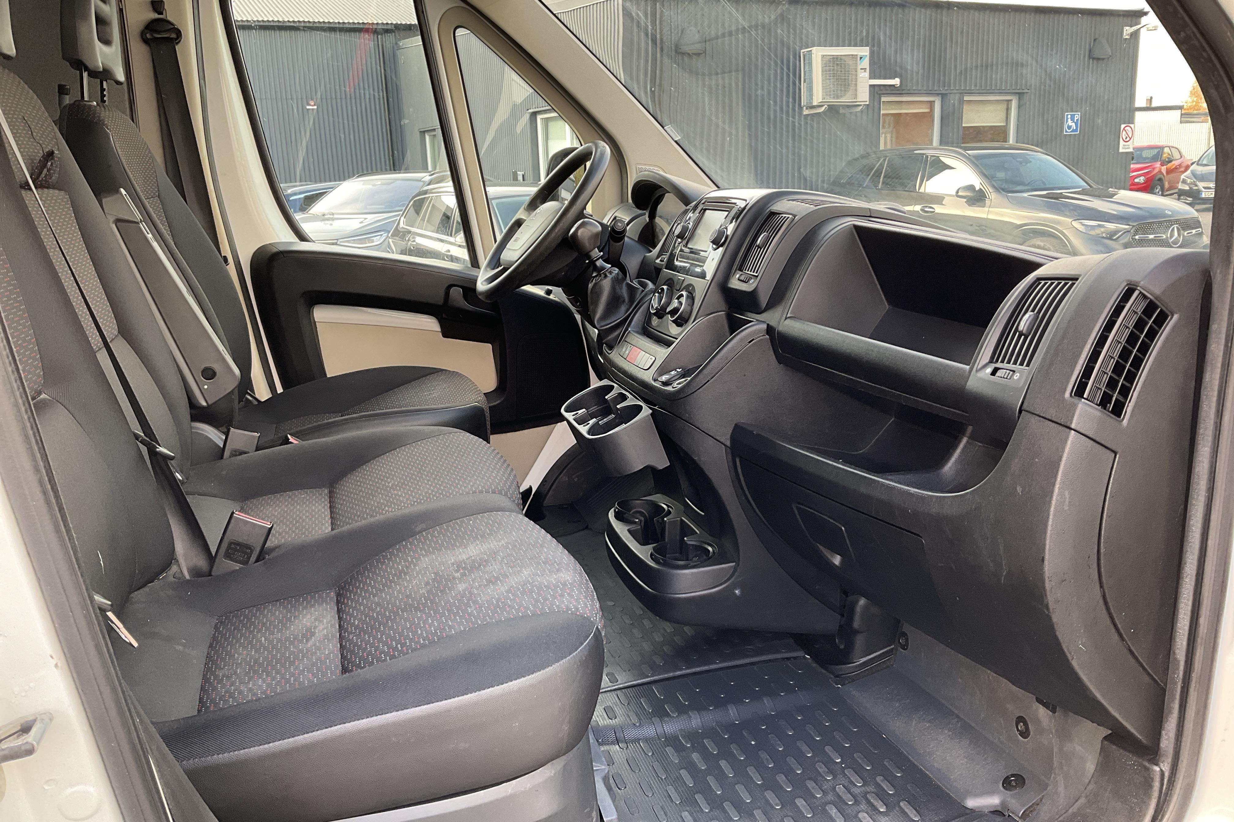 Peugeot Boxer 335 2.0 BlueHDi Skåp (163hk) - 181 320 km - Manualna - biały - 2016