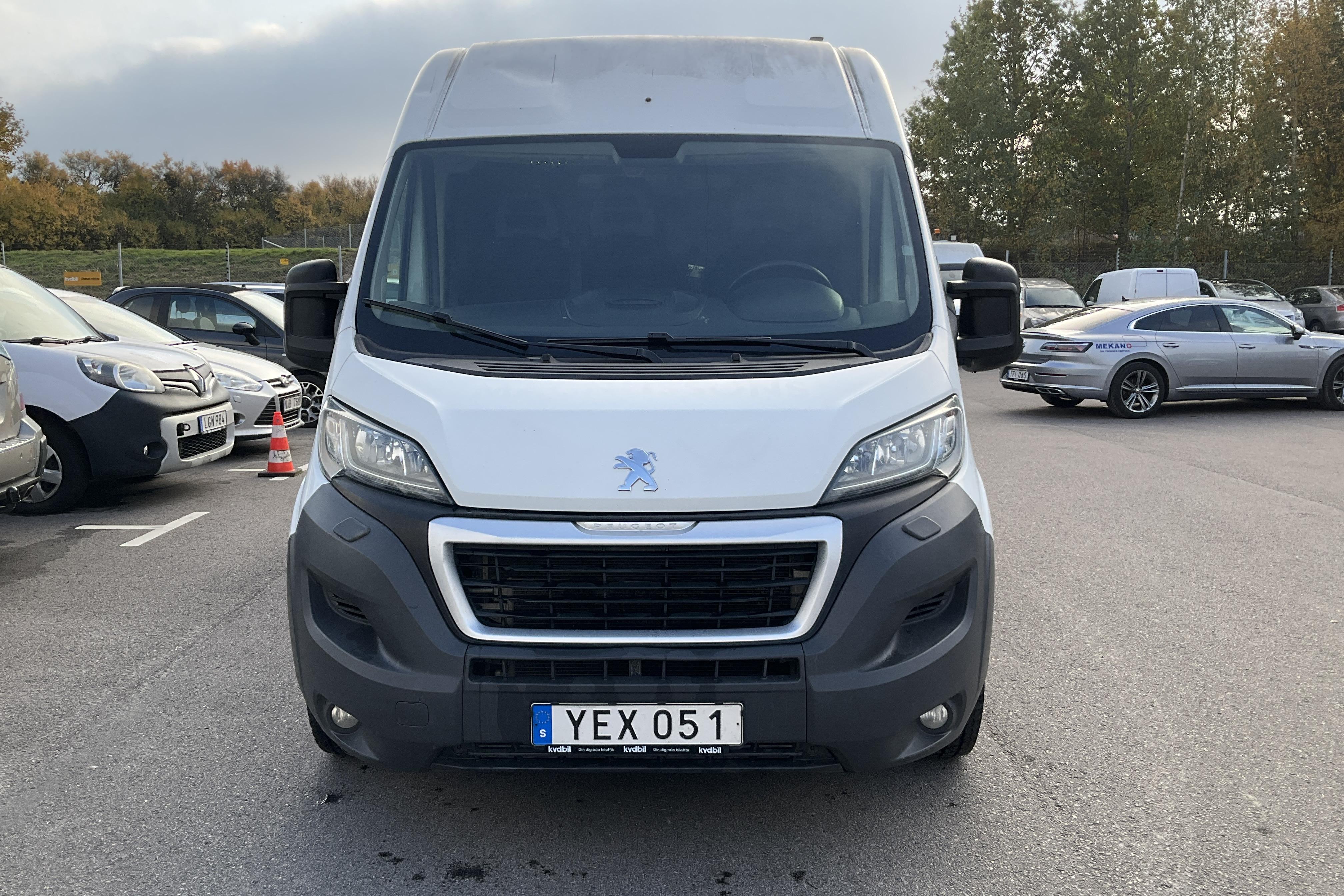 Peugeot Boxer 335 2.0 BlueHDi Skåp (163hk) - 181 320 km - Manuaalinen - valkoinen - 2016