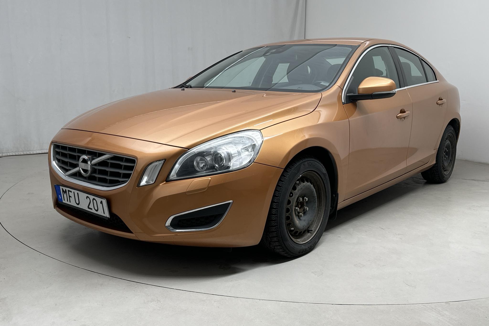 Volvo S60 D3 (163hk) - 127 050 km - Manualna - brązowy - 2012