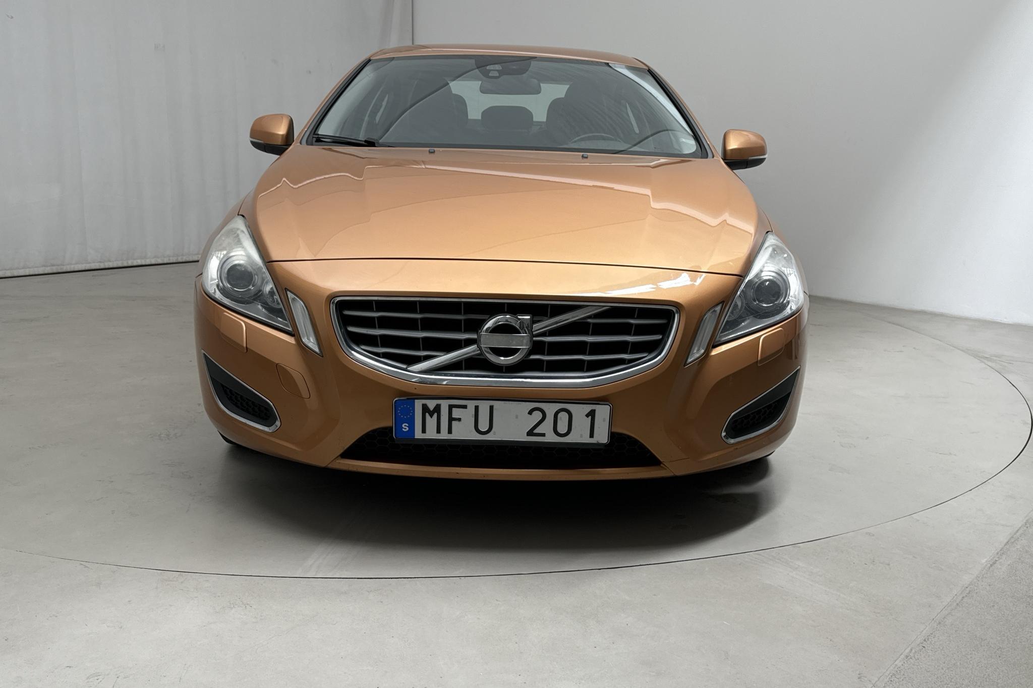 Volvo S60 D3 (163hk) - 127 050 km - Manualna - brązowy - 2012