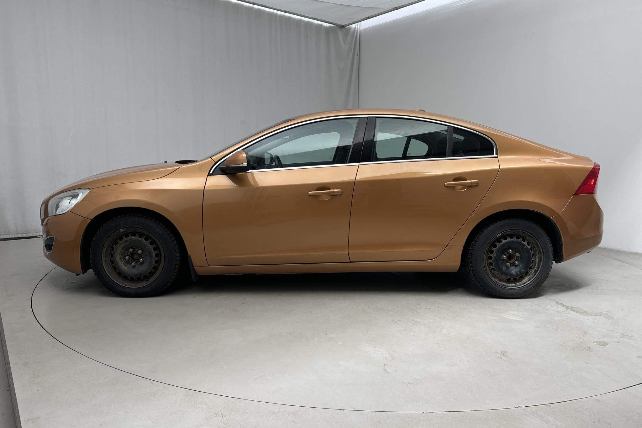 Volvo S60 D3 (163hk) - 127 050 km - Manualna - brązowy - 2012