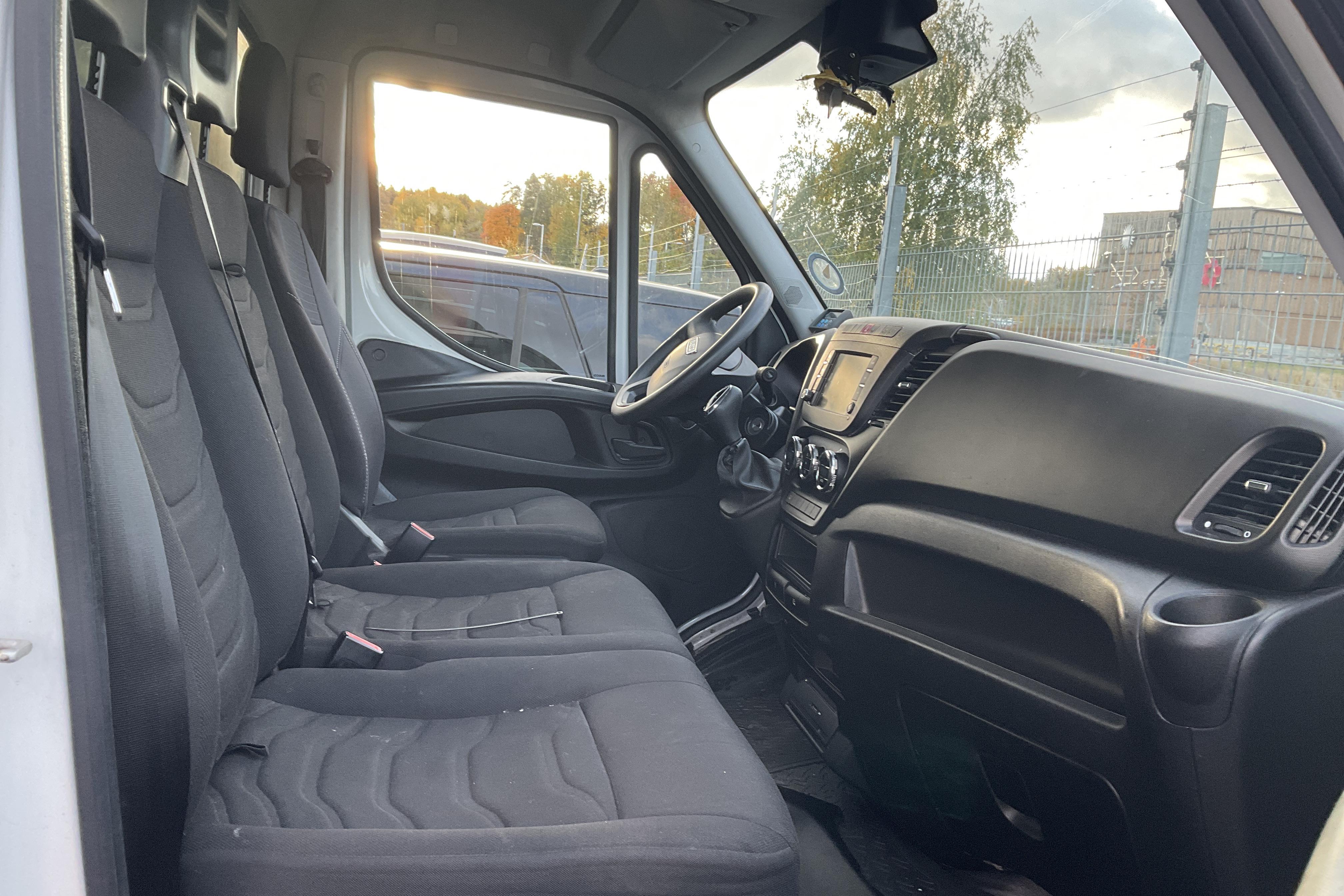 Iveco Daily 35 3.0 (170hk) - 224 390 km - Automatyczna - biały - 2016