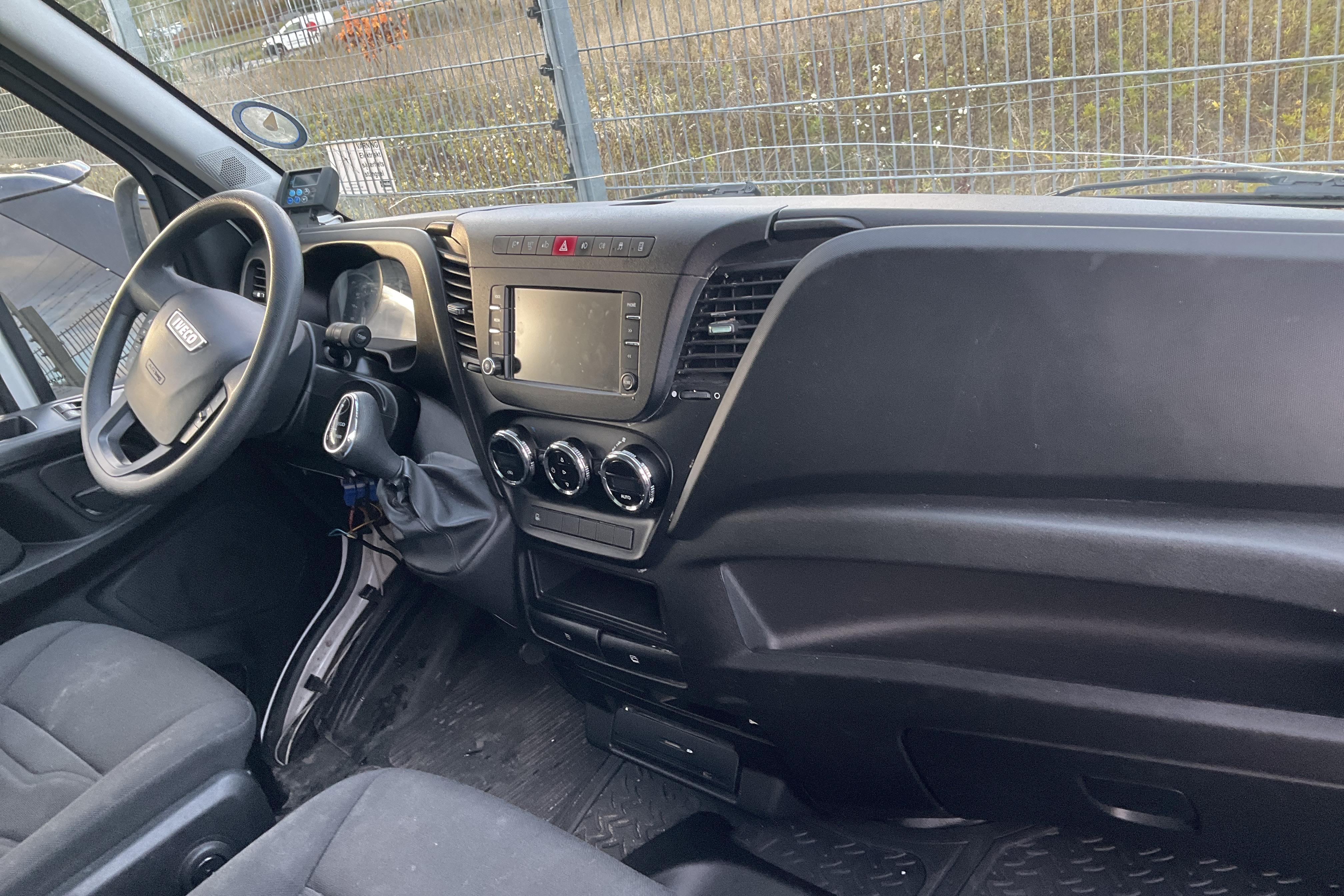 Iveco Daily 35 3.0 (170hk) - 224 390 km - Automaattinen - valkoinen - 2016