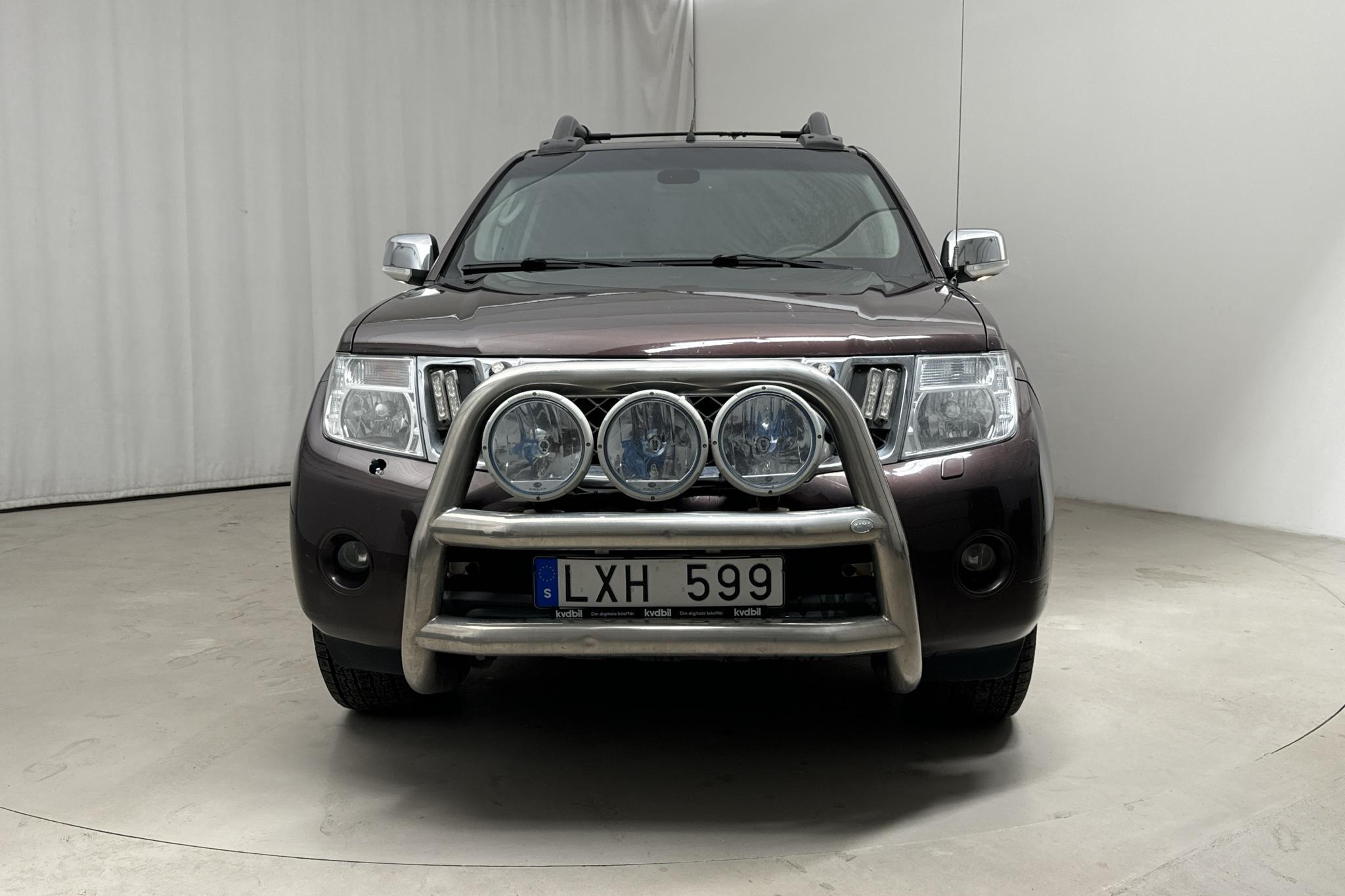 Nissan Navara 3.0 dCi V6 (231hk) - 251 940 km - Automaattinen - Dark Brown - 2012