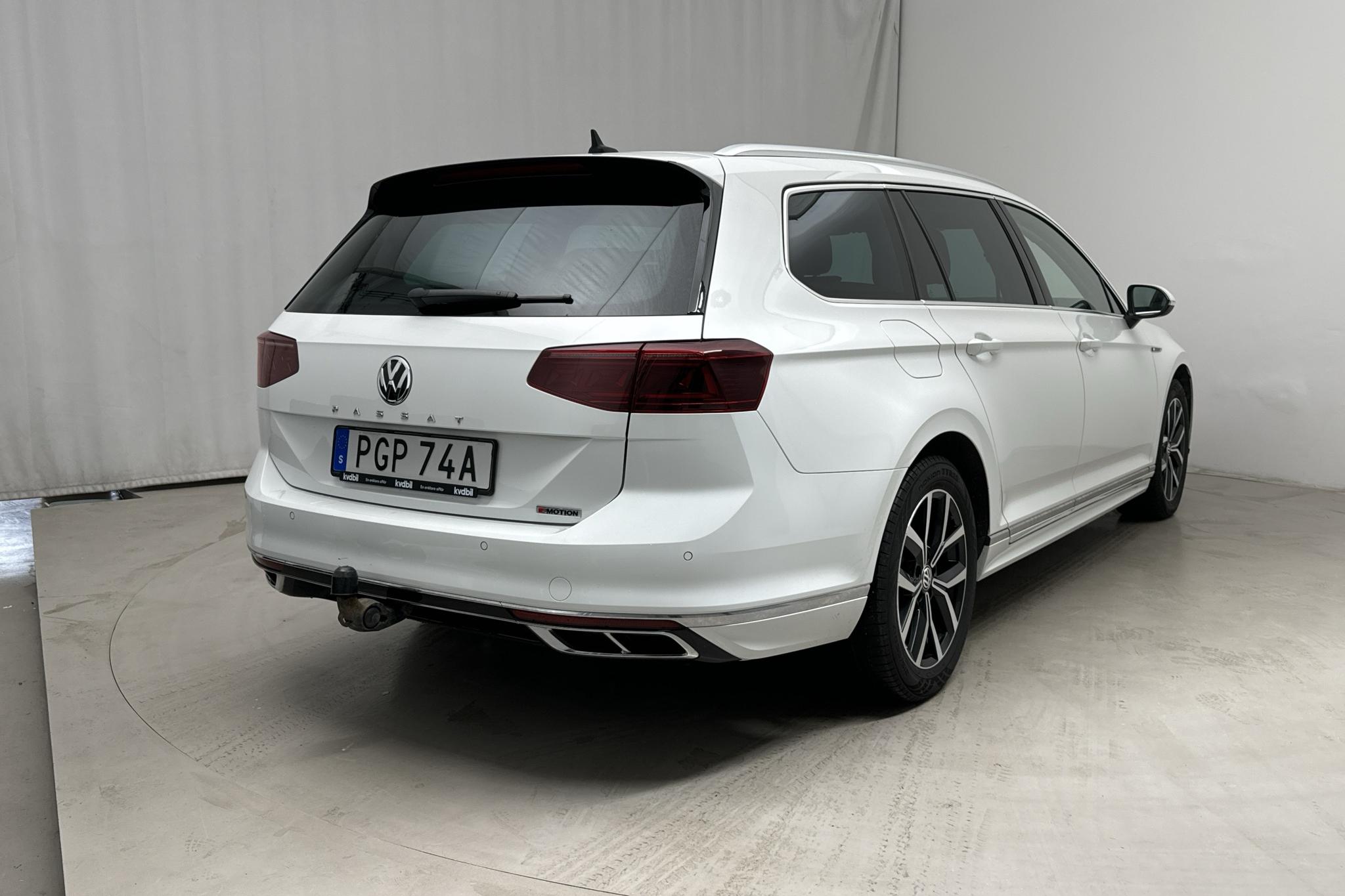 VW Passat 2.0 TDI Sportscombi 4MOTION (190hk) - 10 669 mil - Automat - vit - 2020