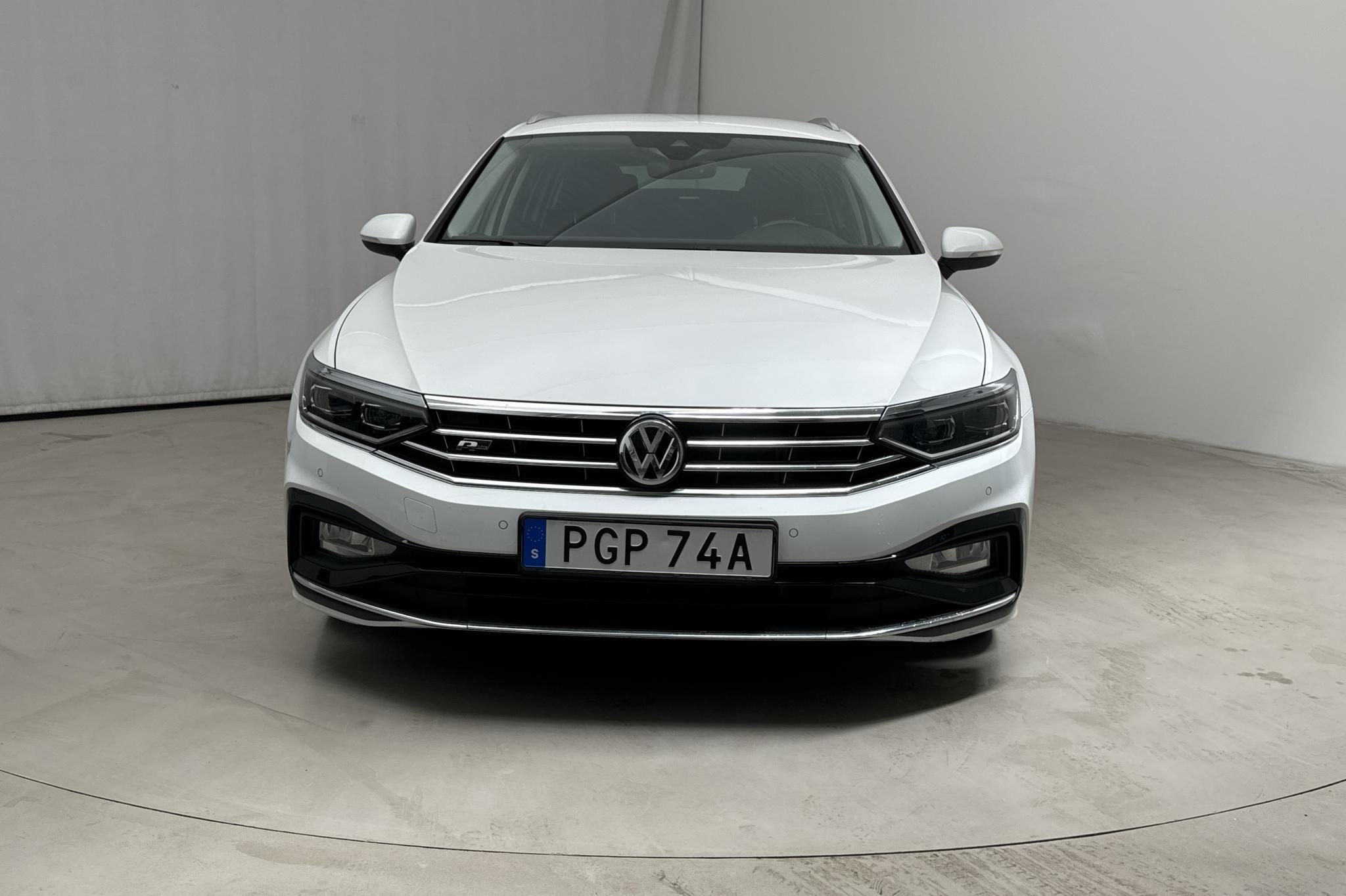 VW Passat 2.0 TDI Sportscombi 4MOTION (190hk) - 106 690 km - Automatic - white - 2020