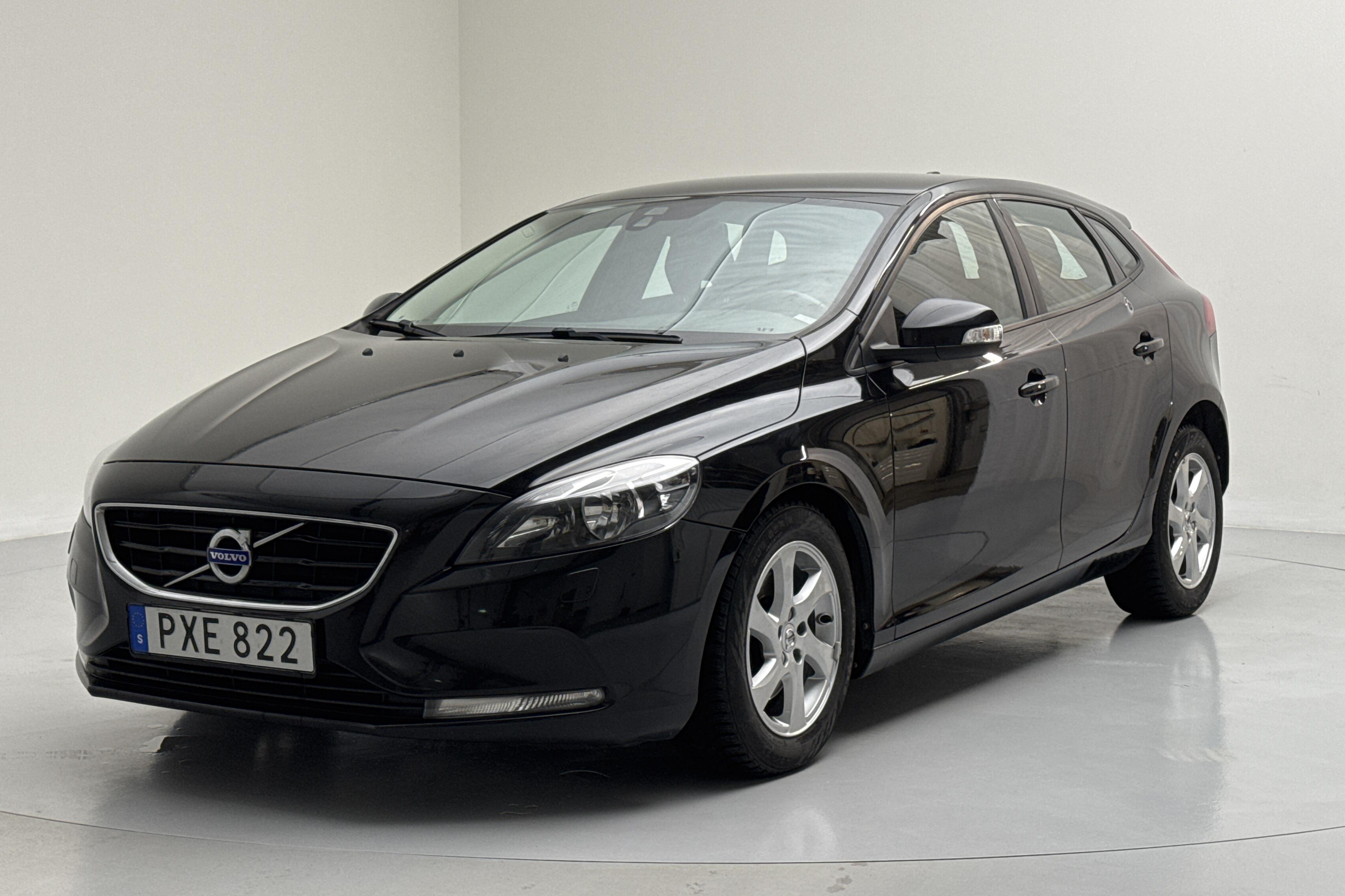 Volvo V40 T2 (122hk) - 134 070 km - Manualna - czarny - 2016