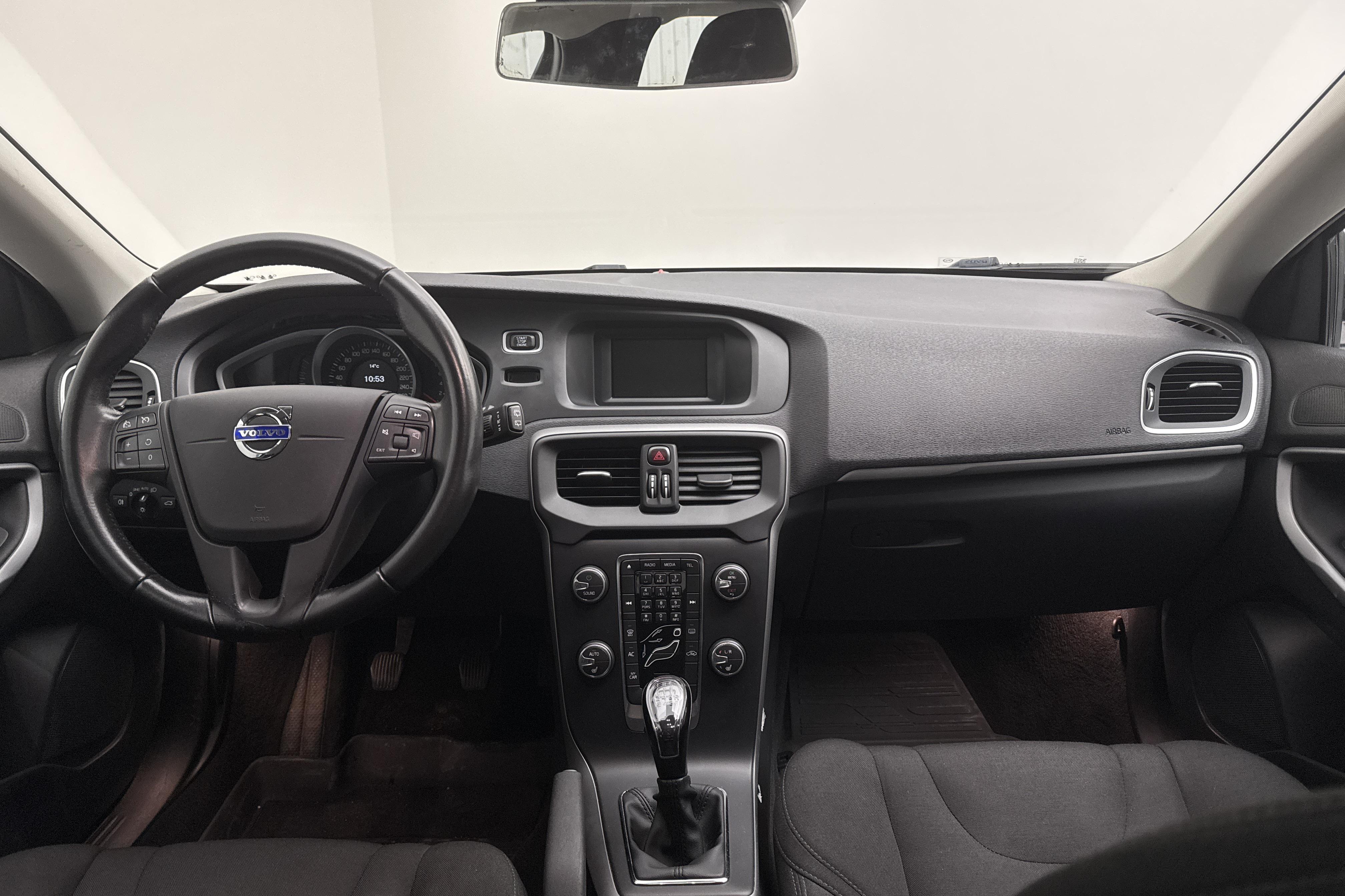 Volvo V40 T2 (122hk) - 134 070 km - Manualna - czarny - 2016