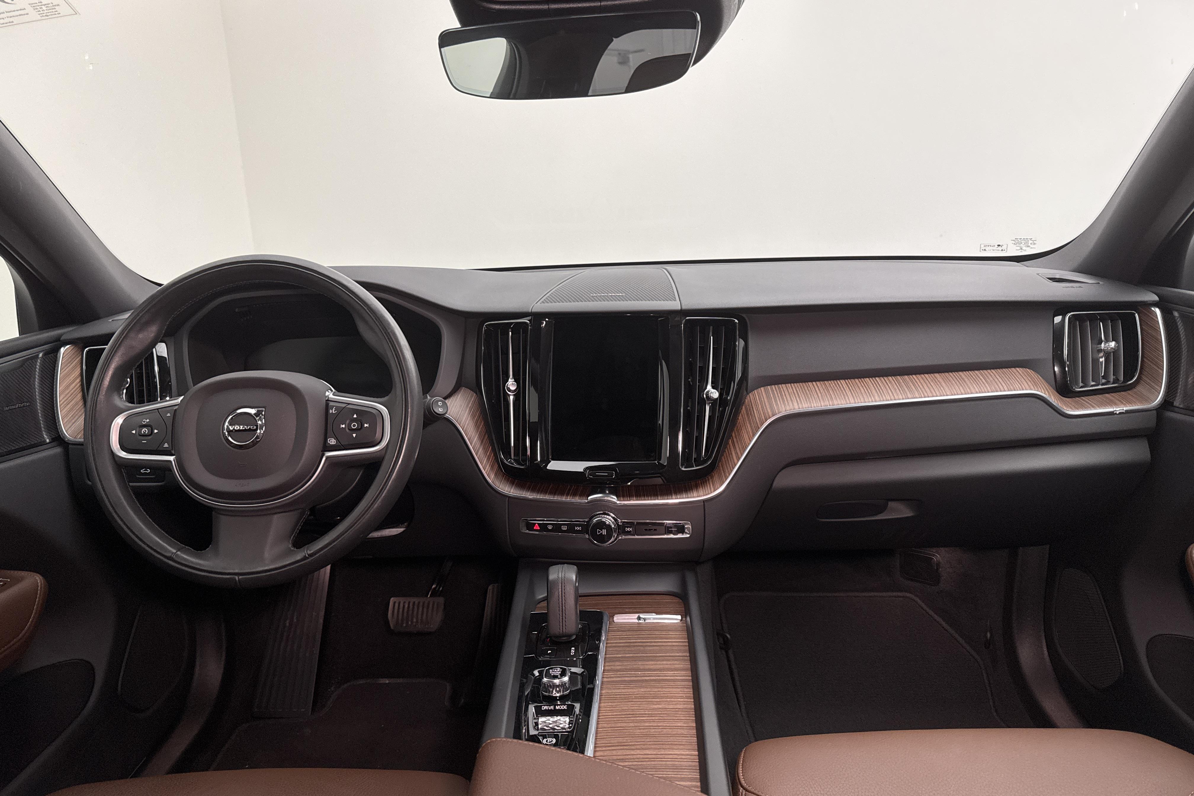 Volvo XC60 B4 AWD Mildhybrid, Diesel (197hk) - 32 120 km - Automatyczna - szary - 2021