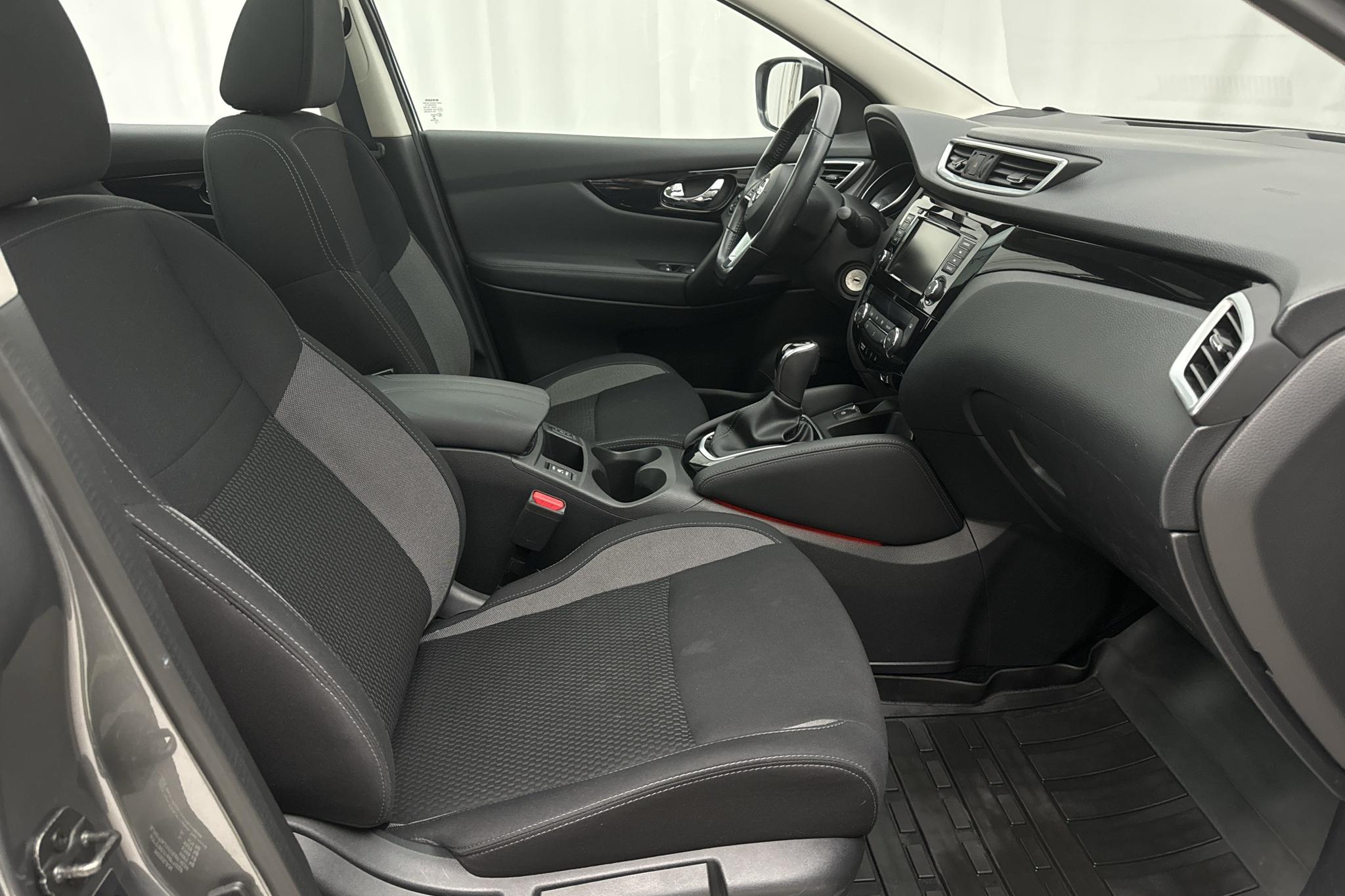 Nissan Qashqai 1.3 DIG-T (160hk) - 5 653 mil - Automat - grå - 2019