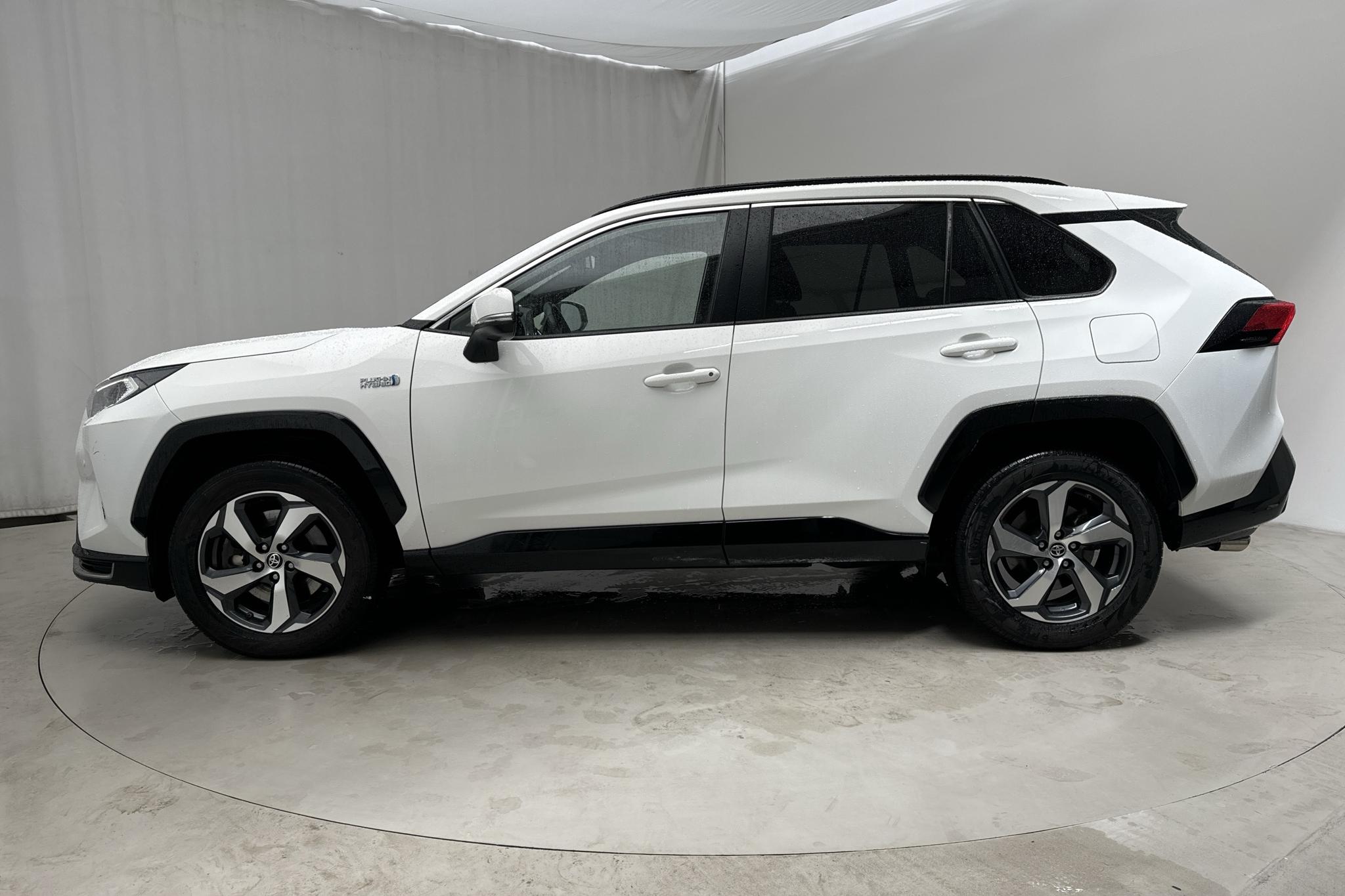 Toyota RAV4 2.5 Plug-in Hybrid AWD (306hk) - 7 543 mil - Automat - vit - 2021