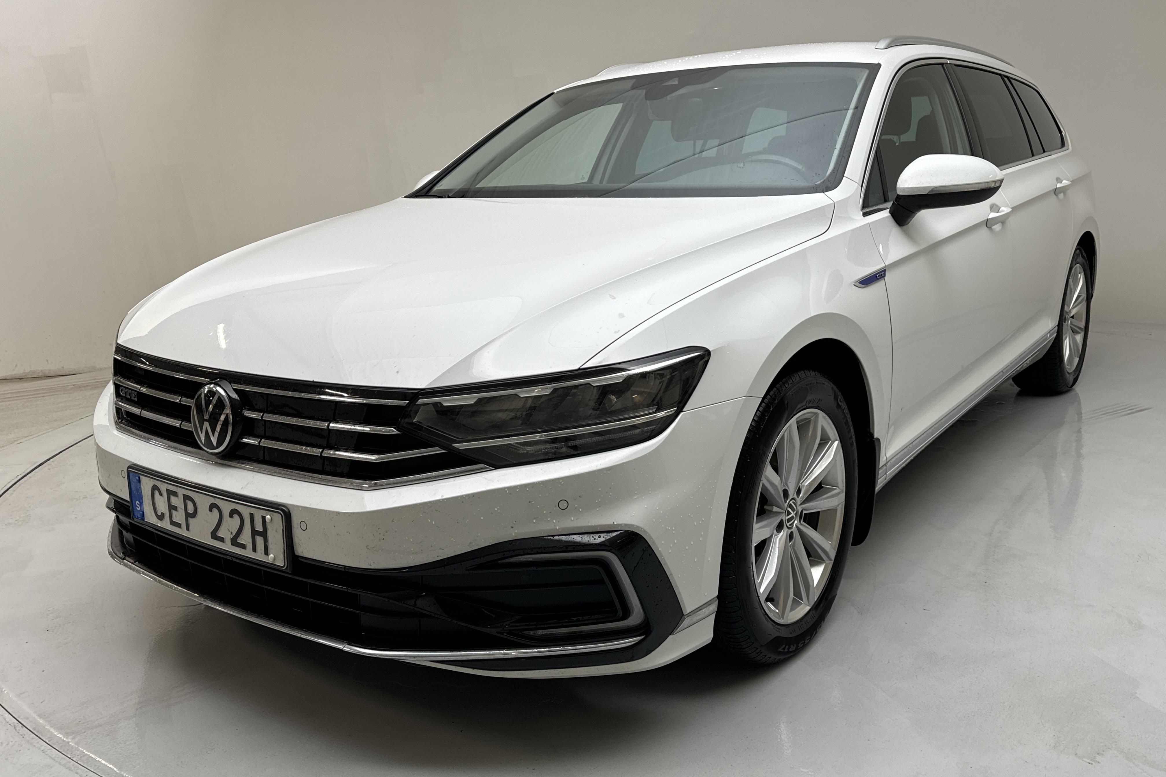 VW Passat 1.4 GTE Sportscombi (218hk) - 130 190 km - Automaattinen - valkoinen - 2021