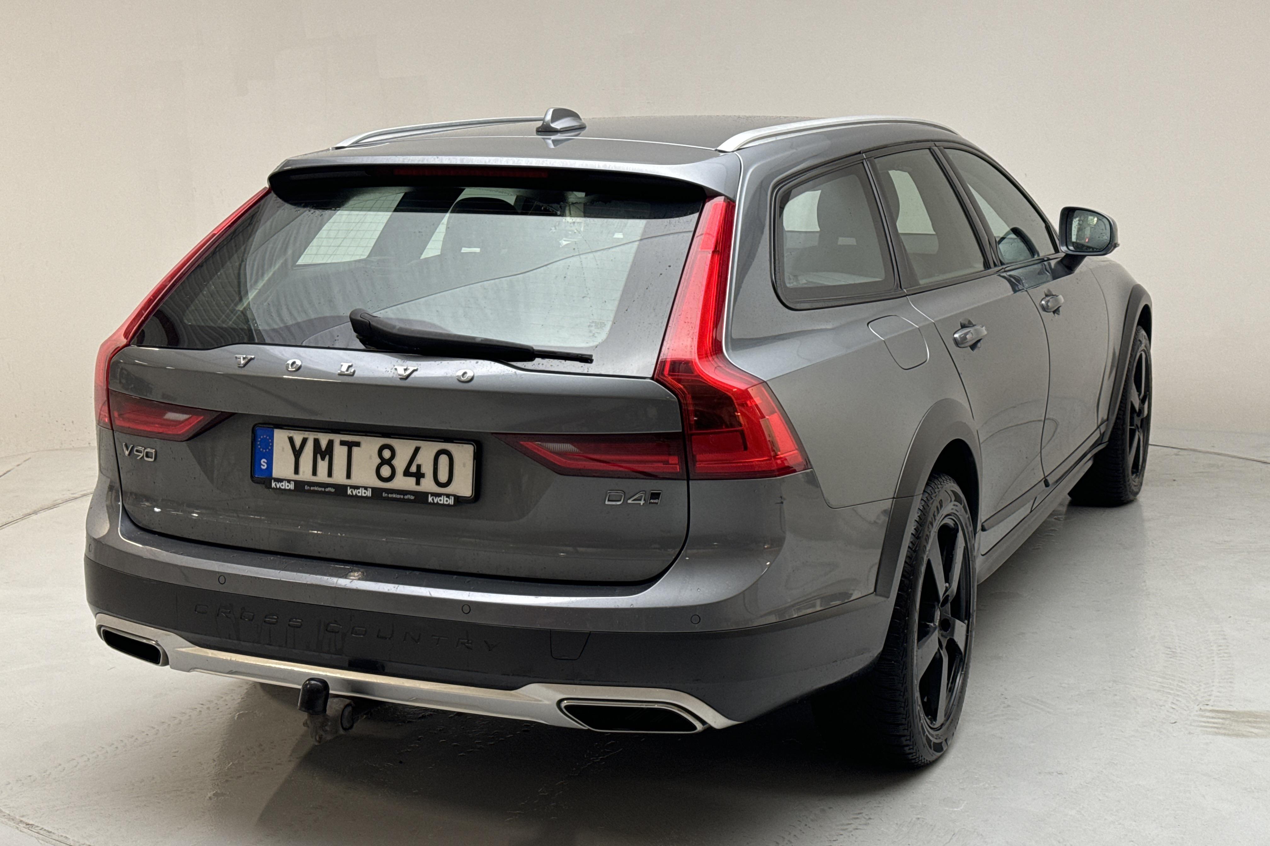 Volvo V90 D4 Cross Country AWD (190hk) - 259 690 km - Automaattinen - harmaa - 2018