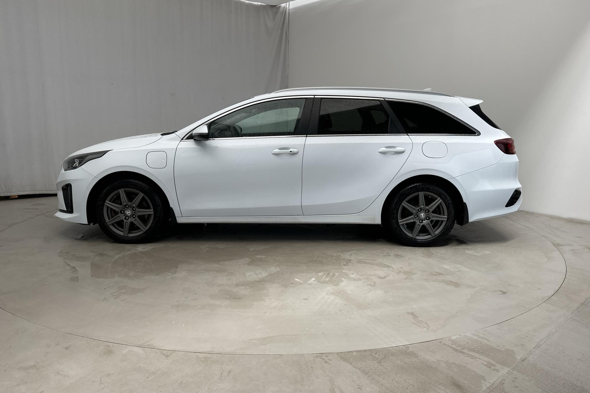 KIA Ceed 1.6 Plug-in Hybrid SW (141hk) - 83 310 km - Automaattinen - valkoinen - 2021