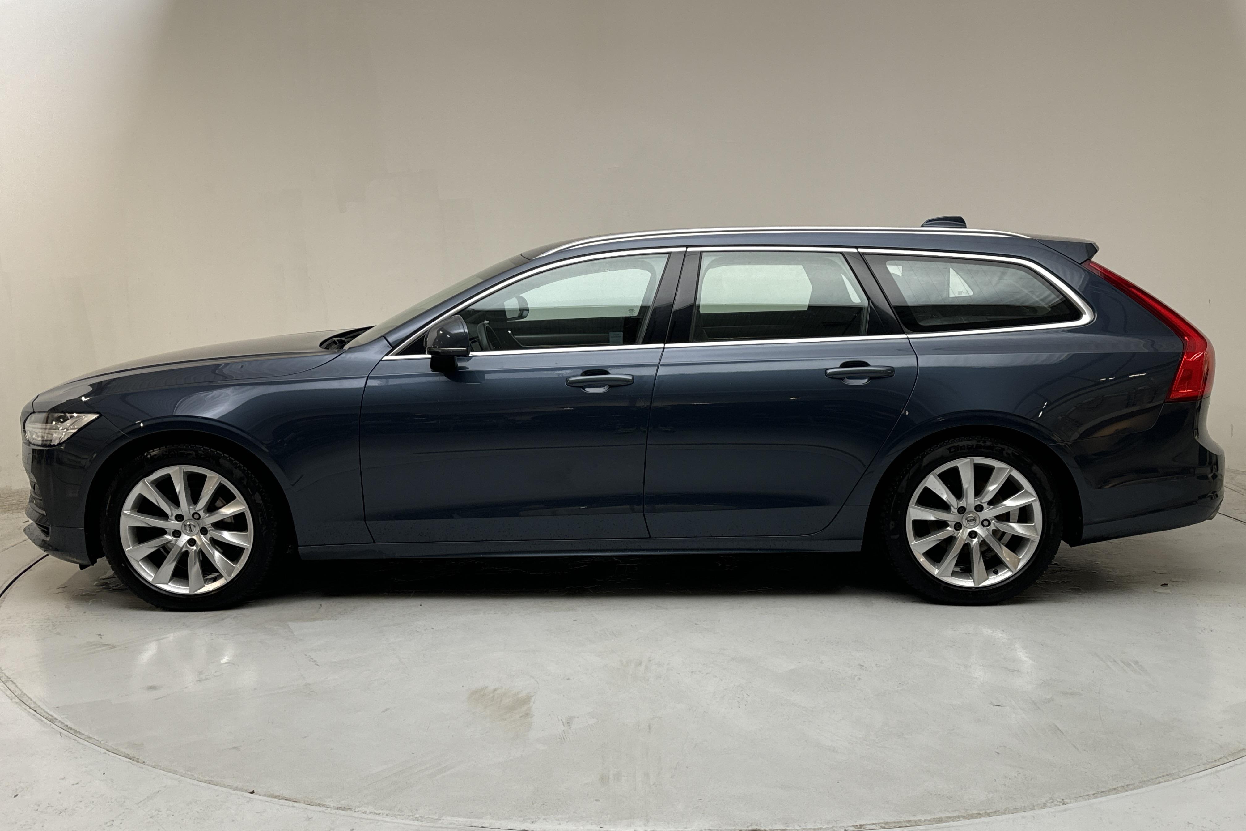 Volvo V90 D4 (190hk) - 13 907 mil - Automat - Dark Blue - 2019