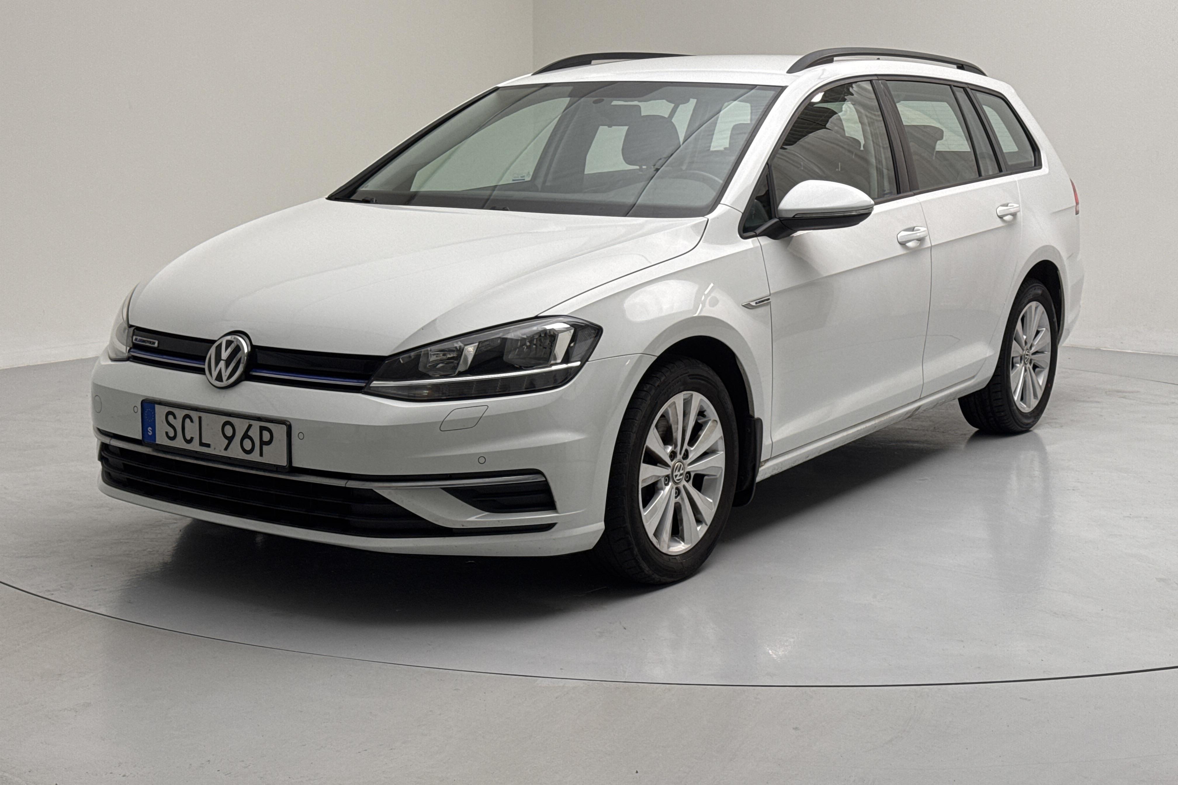 VW Golf VII 1.5 TGI Sportscombi (130hk) - 60 780 km - Manualna - biały - 2019