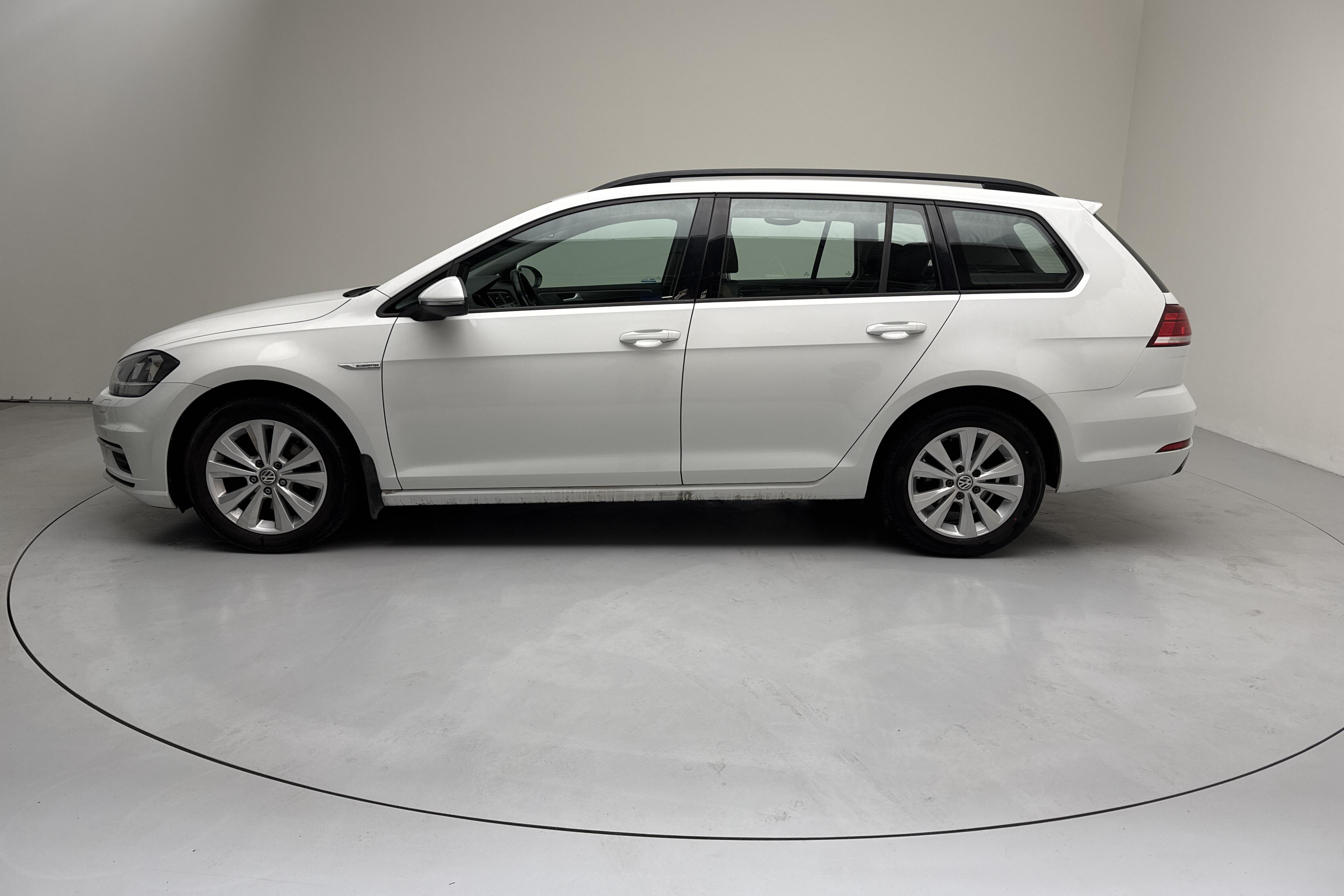 VW Golf VII 1.5 TGI Sportscombi (130hk) - 6 078 mil - Manuell - vit - 2019