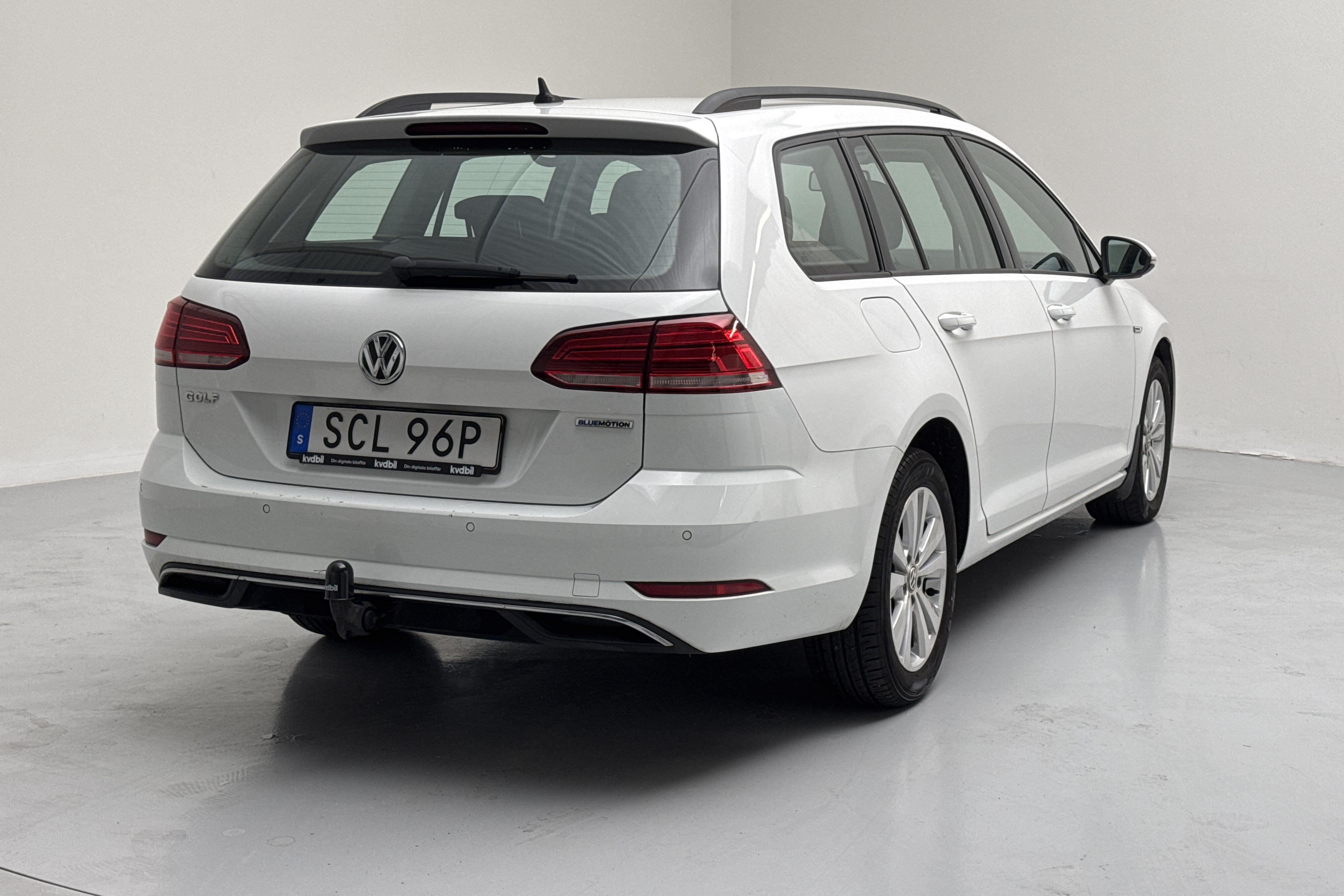 VW Golf VII 1.5 TGI Sportscombi (130hk) - 60 780 km - Manualna - biały - 2019