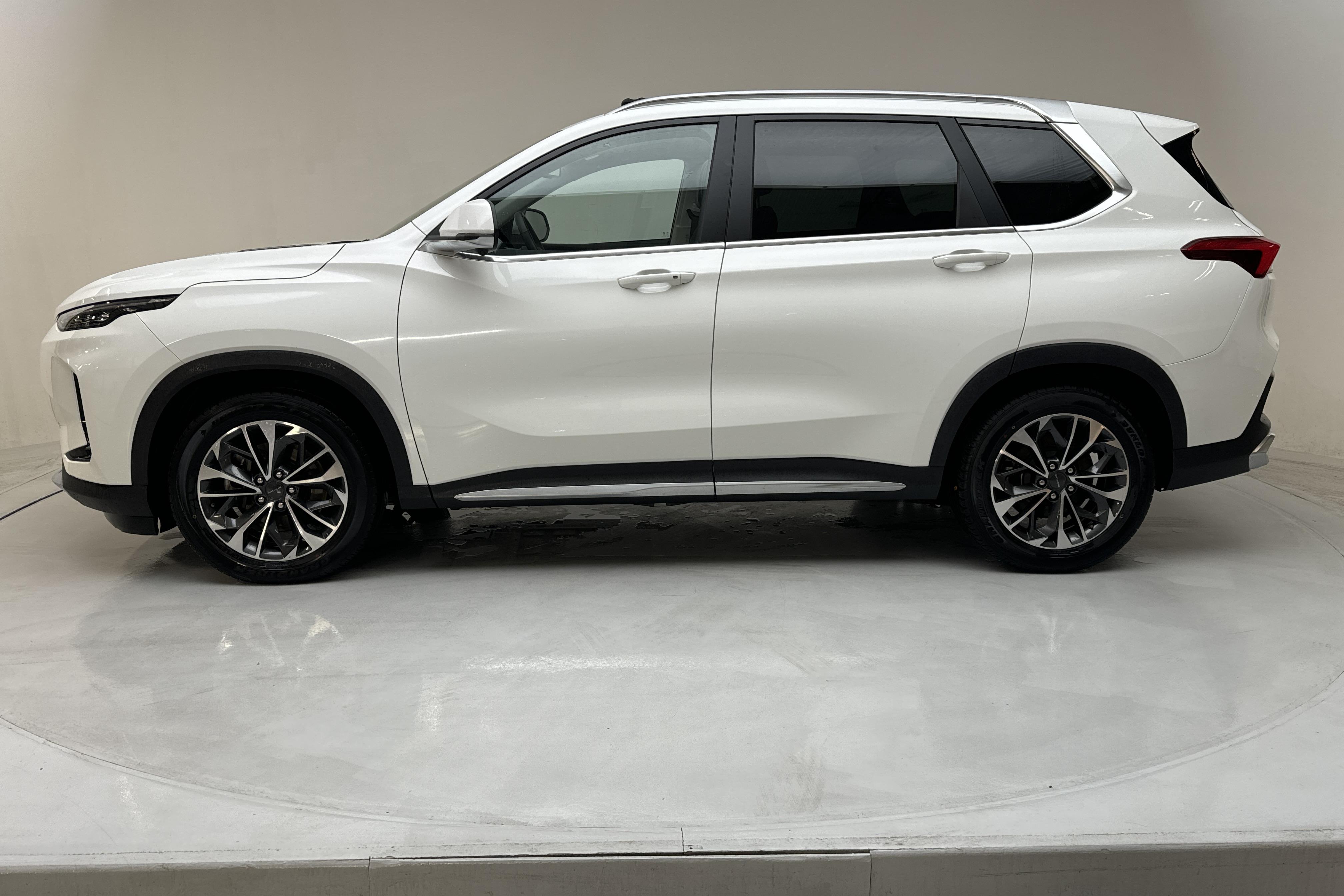 Maxus Euniq 6 SUV (177hk) - 24 340 km - Automatic - white - 2022