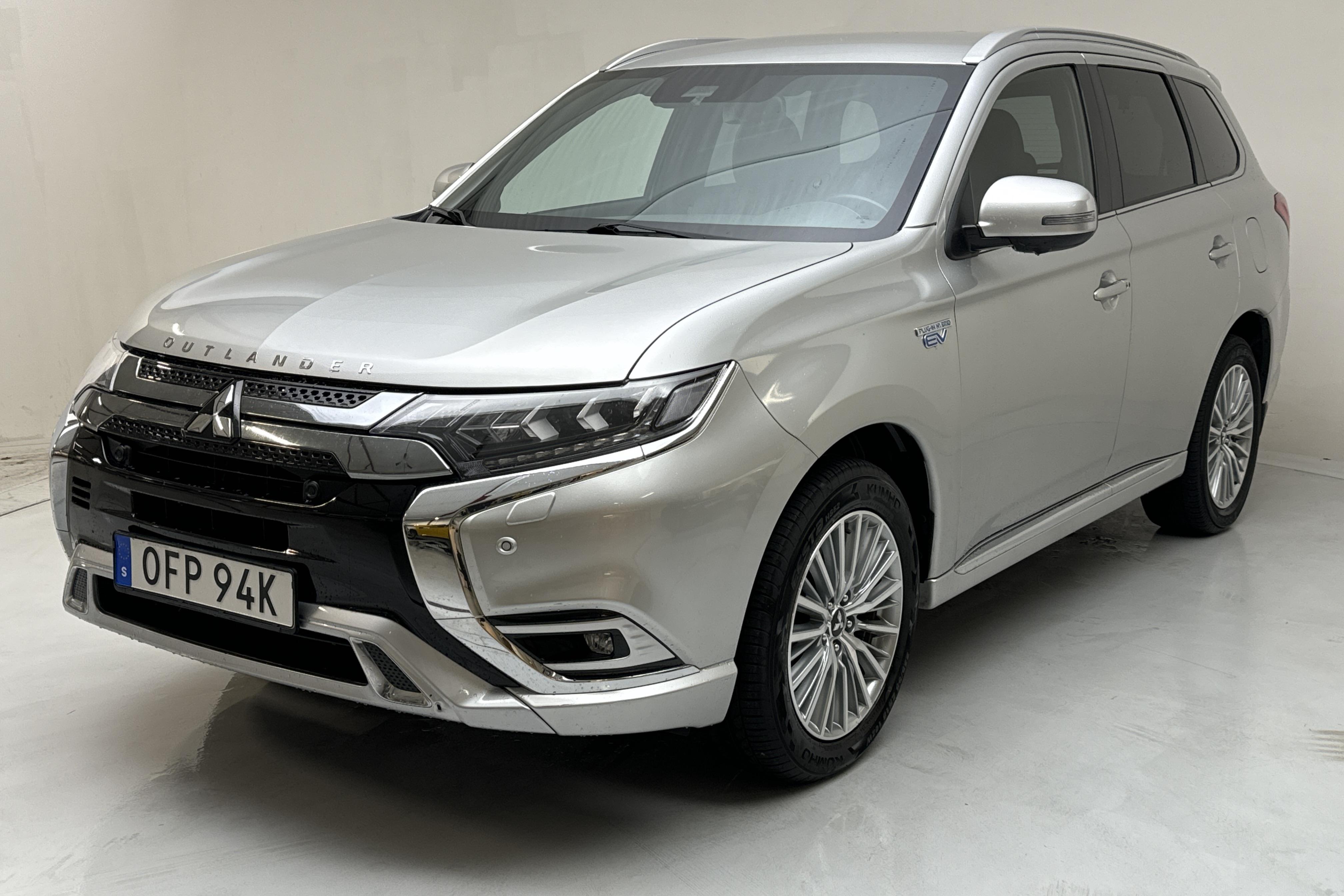 Mitsubishi Outlander 2.4 Plug-in Hybrid 4WD (136hk) - 81 520 km - Automaattinen - hopea - 2020