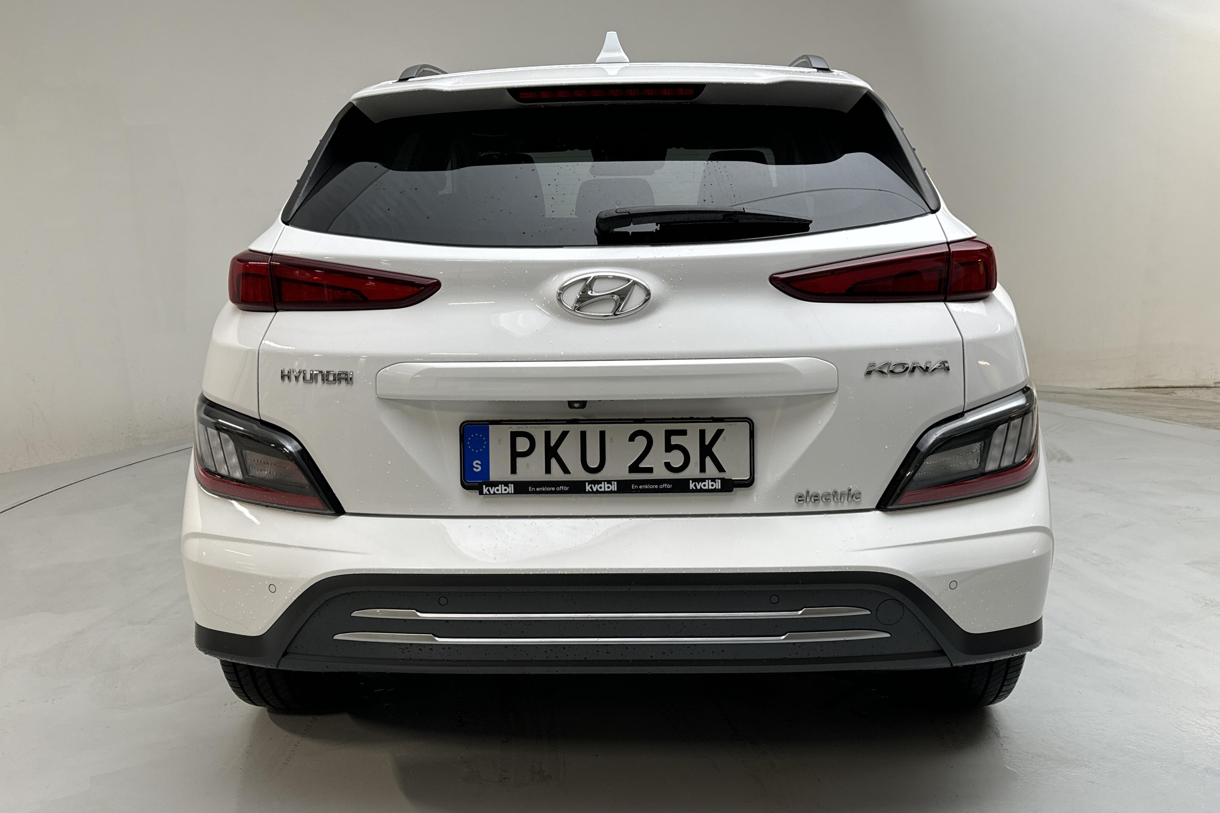 Hyundai Kona Electric Standard Range 39kWh (136hk) - 41 500 km - Automaatne - valge - 2021