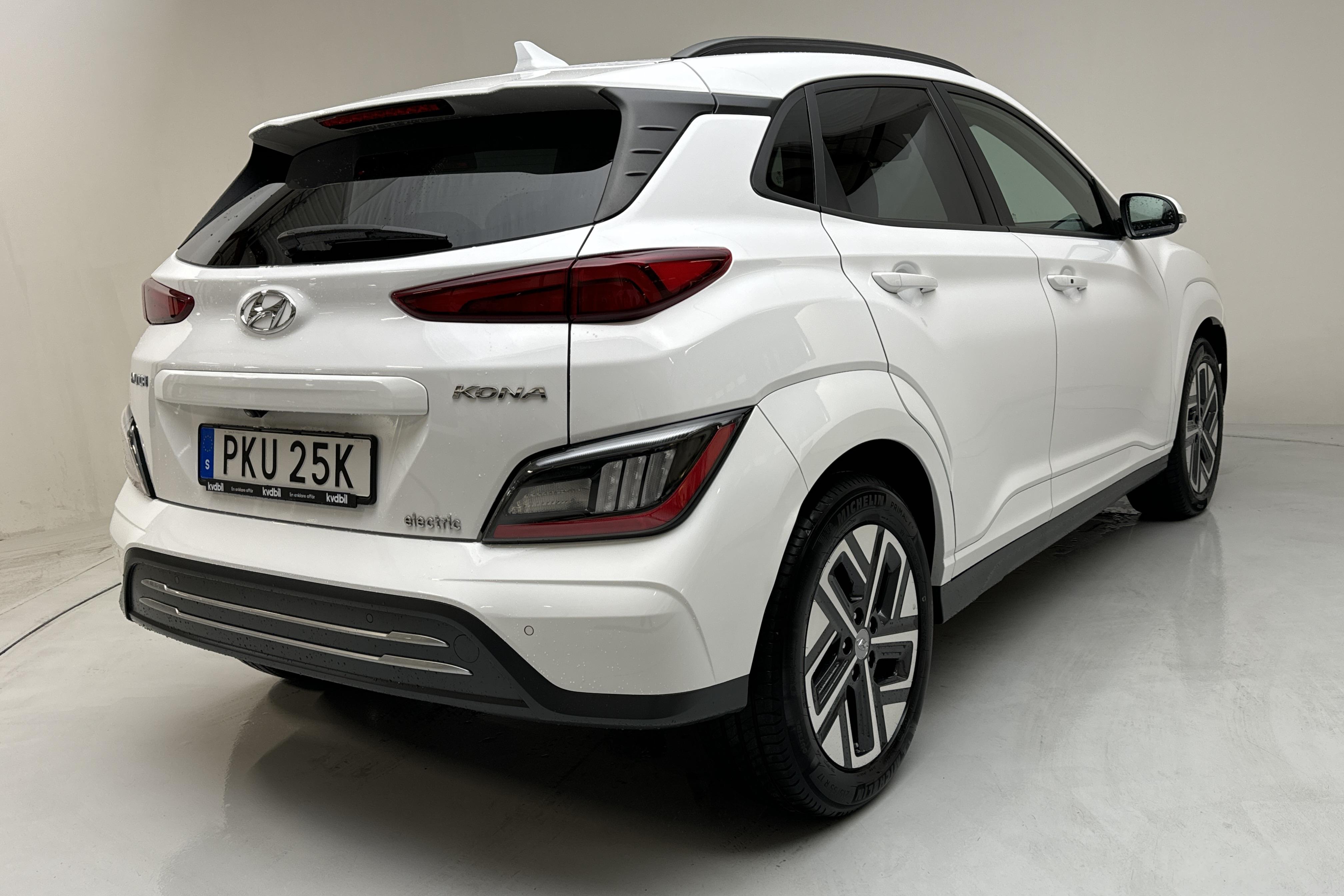 Hyundai Kona Electric Standard Range 39kWh (136hk) - 4 150 mil - Automat - vit - 2021